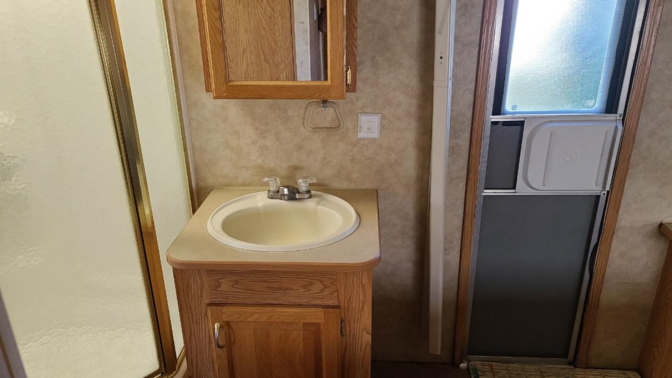 2005 White Jayco Eagle , located at 923 US HWY 87 E., Billings, MT, 59101, (406) 245-0456, 45.795788, -108.451881 - 32 ft travel trailer with a front kitchen, two slides, four season, nice and big rear bedroom, ac, hot water, furnace, both dinette and Jack may couch both making to bed, double entry doors. John at 406-208-0659 - Photo #11