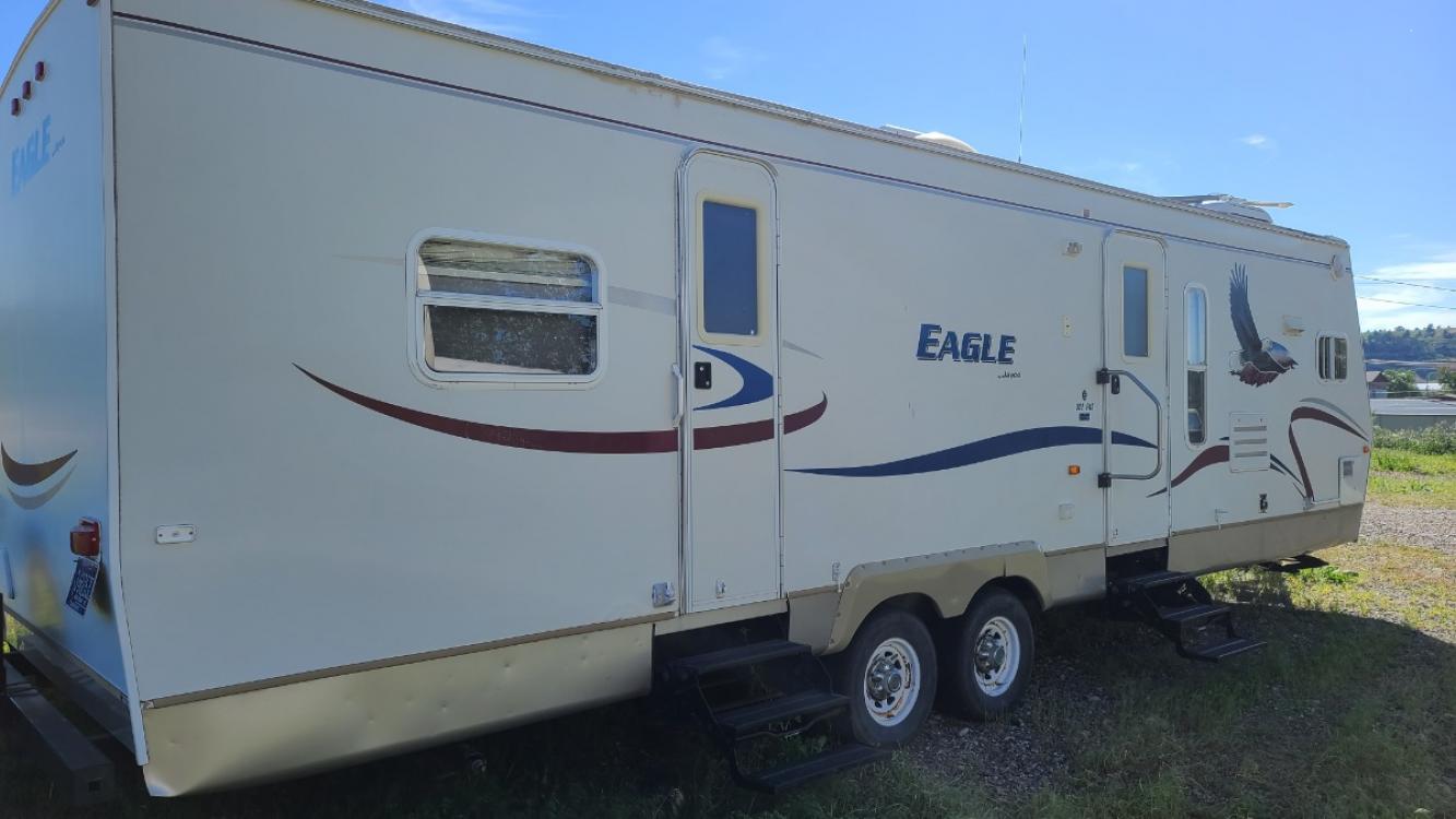 2005 White Jayco Eagle , located at 923 US HWY 87 E., Billings, MT, 59101, (406) 245-0456, 45.795788, -108.451881 - 32 ft travel trailer with a front kitchen, two slides, four season, nice and big rear bedroom, ac, hot water, furnace, both dinette and Jack may couch both making to bed, double entry doors. John at 406-208-0659 - Photo #3