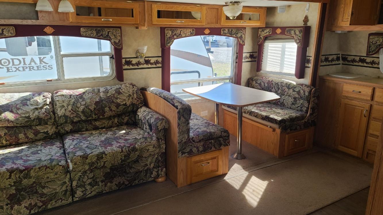 2005 White Jayco Eagle , located at 923 US HWY 87 E., Billings, MT, 59101, (406) 245-0456, 45.795788, -108.451881 - 32 ft travel trailer with a front kitchen, two slides, four season, nice and big rear bedroom, ac, hot water, furnace, both dinette and Jack may couch both making to bed, double entry doors. John at 406-208-0659 - Photo #7