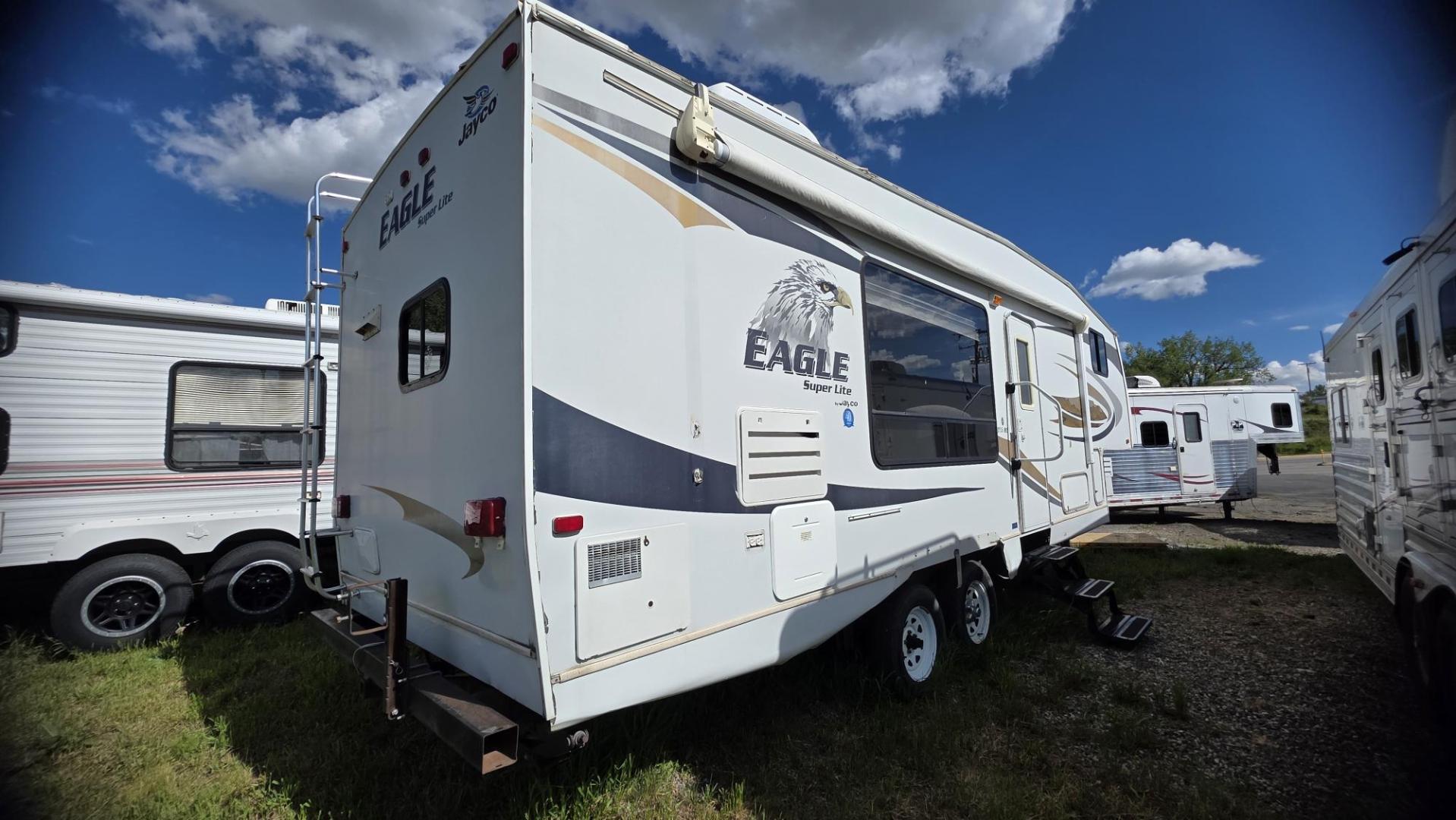 2008 White Jayco Eagle , located at 923 US HWY 87 E., Billings, MT, 59101, (406) 245-0456, 45.795788, -108.451881 - Very nice half-ton towable Jayco eagles superlight. 27.5 RKS, one super slide, rear kitchen, front queen walk around bed, A/C, hot water, furnace, auto awning, weighs 6,940 lb. John at 406-208 0659 - Photo#2