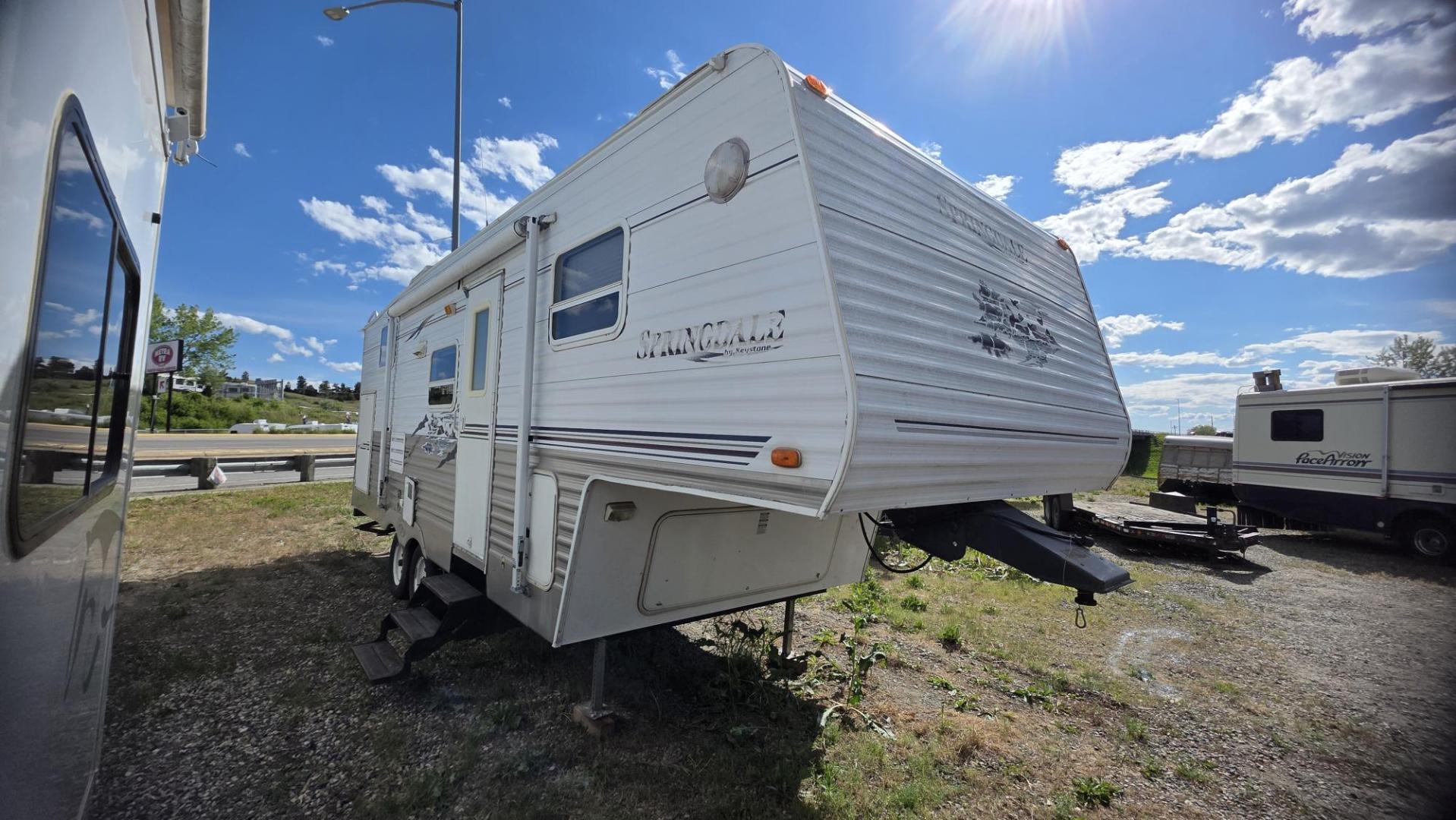 2004 White Jayco Jay Flight 28.5 RKS , located at 923 US HWY 87 E., Billings, MT, 59101, (406) 245-0456, 45.795788, -108.451881 - 2004 Jayco Jay flight 28.5 RKS. 28 1/2 ft fifth wheel with one slide, front queen walk around bed, rear kitchen, rear hitch, A/C, hot water, furnace, booth dinette and Jackknife couch both make into beds, could sleep 6. John at 406-208-0659 - Photo#1