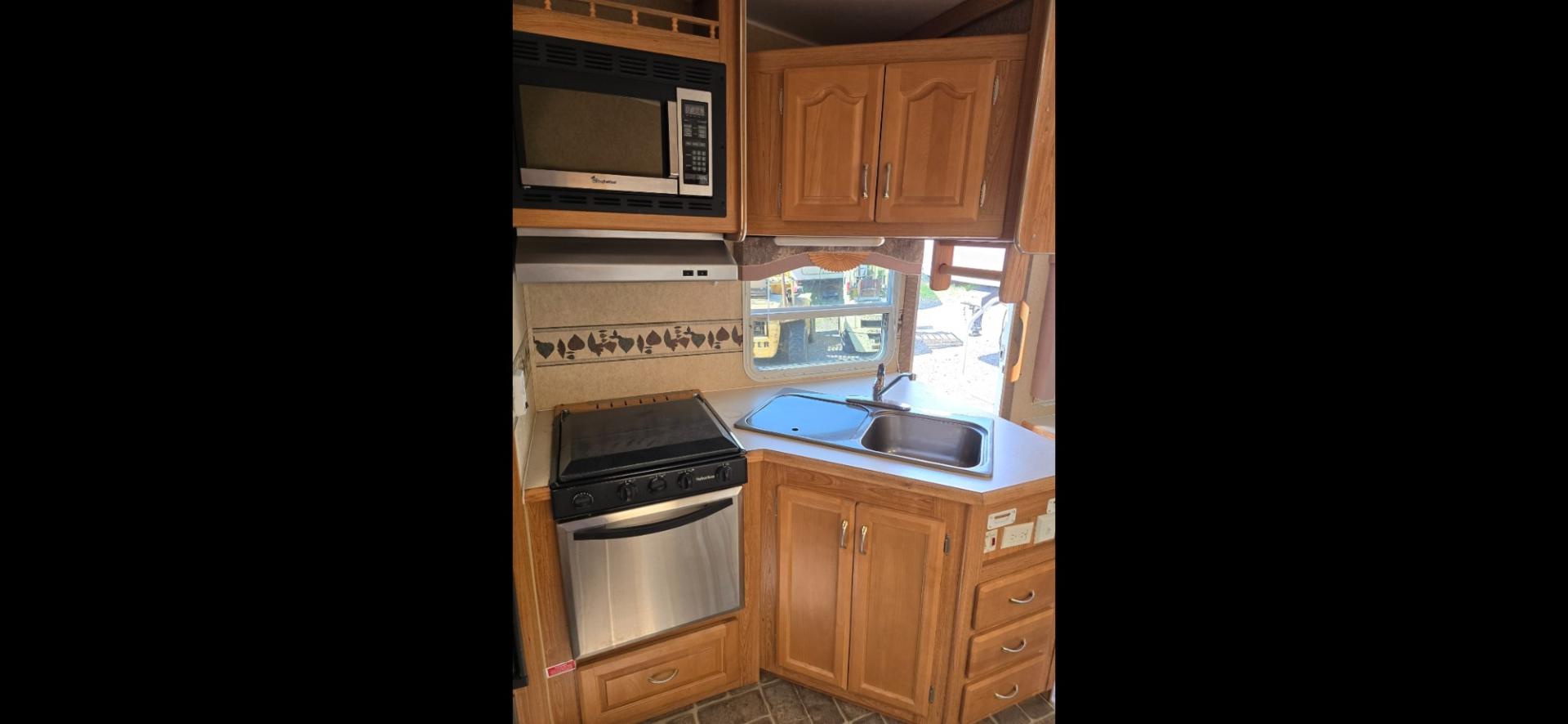 2007 White Forest River Wildcat , located at 923 US HWY 87 E., Billings, MT, 59101, (406) 245-0456, 45.795788, -108.451881 - Photo#6
