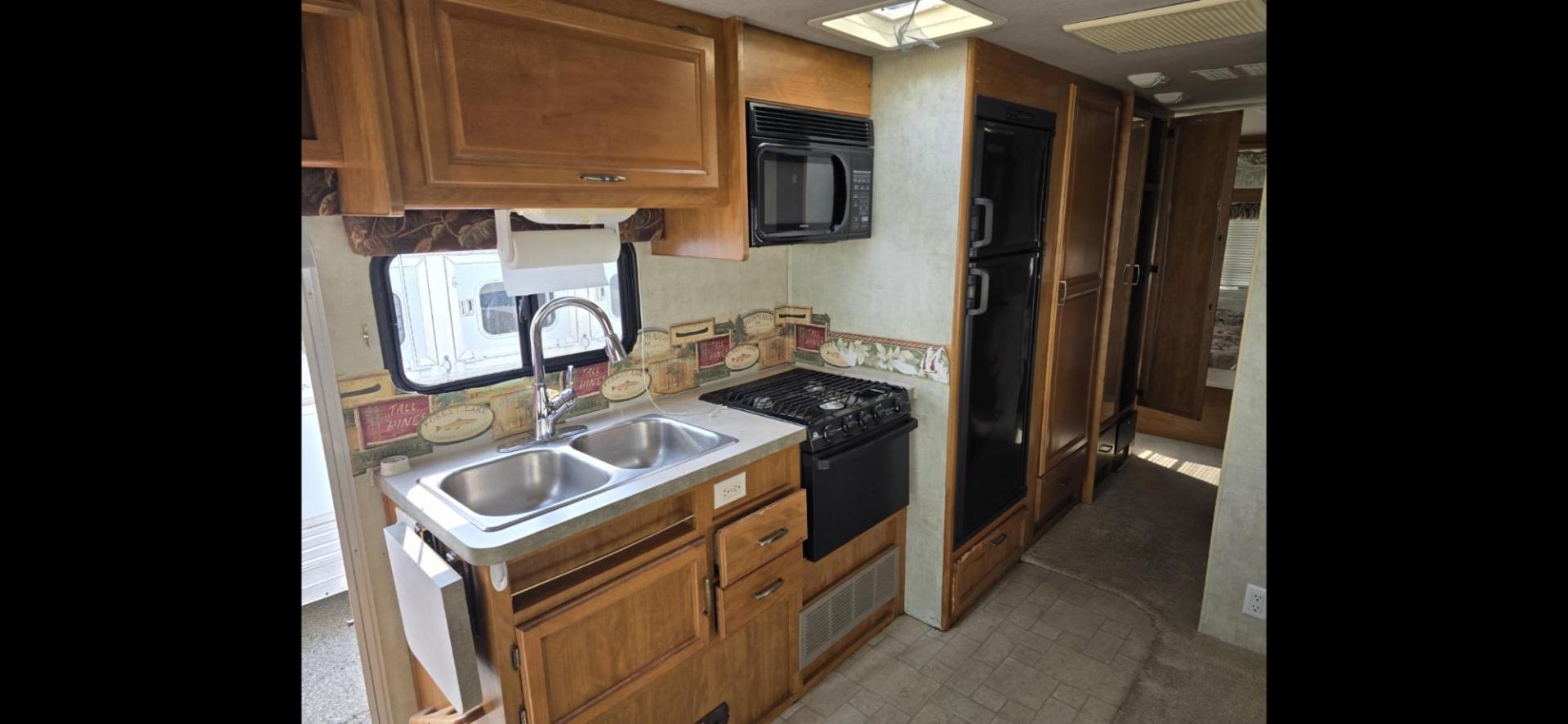 2005 White Fleetwood Terra , located at 923 US HWY 87 E., Billings, MT, 59101, (406) 245-0456, 45.795788, -108.451881 - 2005 Fleetwood Terra class A Motorhome with a Ford Triton V10 gas 32' with 1 slide. 74,018 miles, Couch and booth dinette both make into beds, Rear queen walk around bed, Could sleep 6, Onan 5500 generator, Leveling jacks, Dual A/C, Tires at 95%, Hot water, Furnace. WE CERTIFY OUR USED INVENTORY!!!! - Photo#11