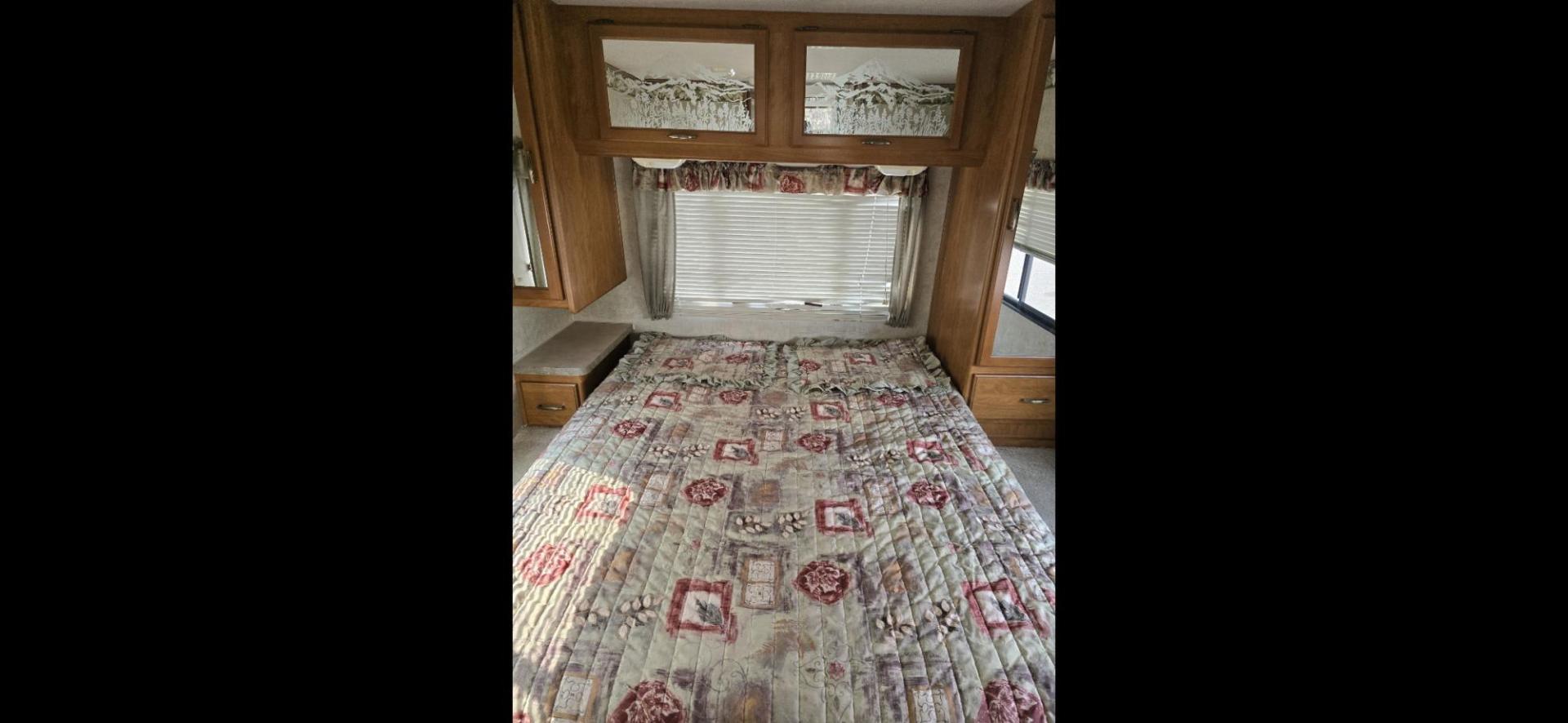 2005 White Fleetwood Terra , located at 923 US HWY 87 E., Billings, MT, 59101, (406) 245-0456, 45.795788, -108.451881 - 2005 Fleetwood Terra class A Motorhome with a Ford Triton V10 gas 32' with 1 slide. 74,018 miles, Couch and booth dinette both make into beds, Rear queen walk around bed, Could sleep 6, Onan 5500 generator, Leveling jacks, Dual A/C, Tires at 95%, Hot water, Furnace. WE CERTIFY OUR USED INVENTORY!!!! - Photo#14