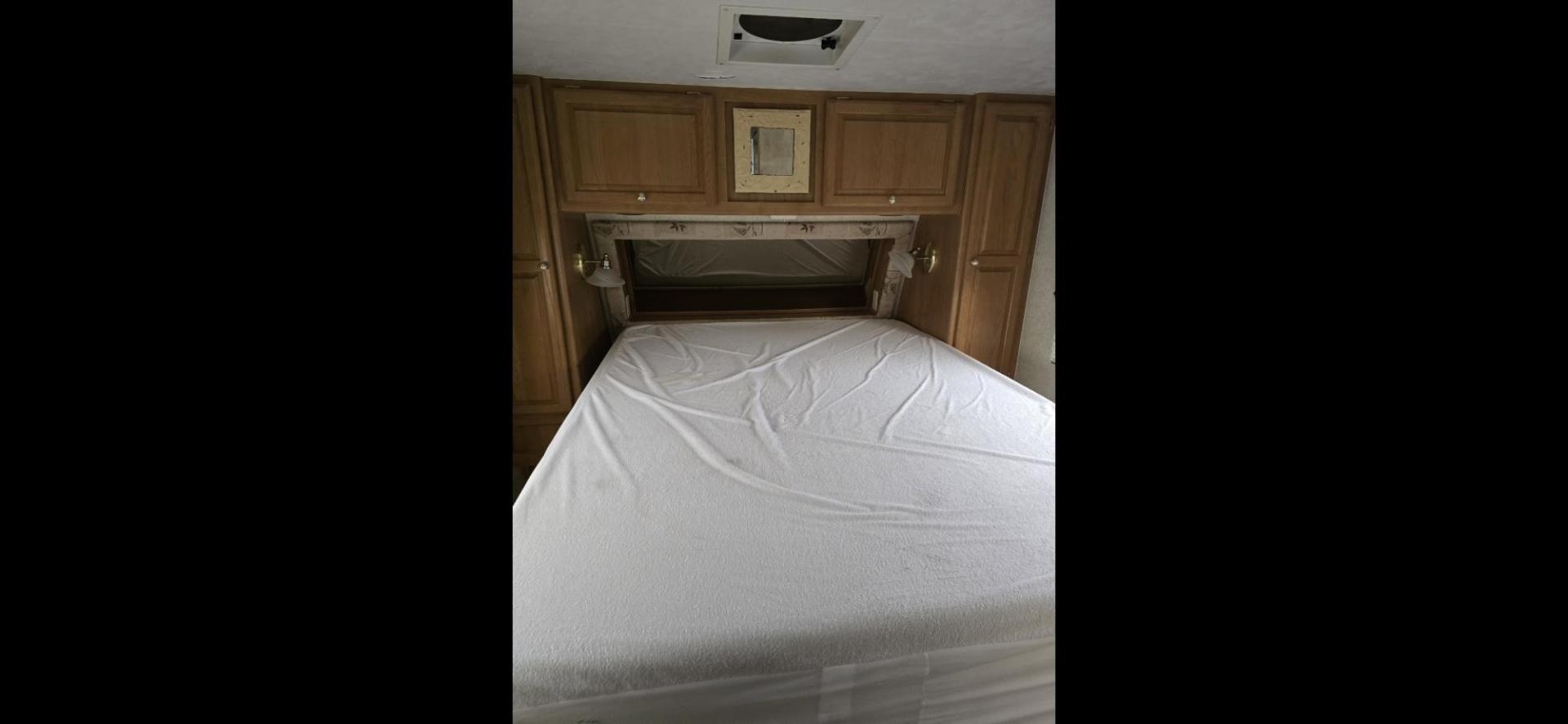 2002 White Alpenlite Spyglass , located at 923 US HWY 87 E., Billings, MT, 59101, (406) 245-0456, 45.795788, -108.451881 - Absolutely. Immaculate, little 29' fifth wheel with front queen walk around bed, rear living room, heated and enclosed underbelly, full four season, fireplace, central vac, 19"awning with metal guard, auto front jacks. Model Spyglass 29RL. Dry weight 9446lbs. John at 406 208 0659 - Photo#11