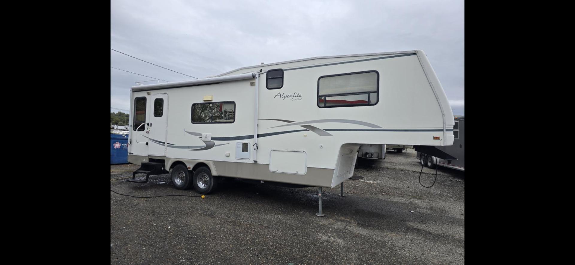 2002 White Alpenlite Spyglass , located at 923 US HWY 87 E., Billings, MT, 59101, (406) 245-0456, 45.795788, -108.451881 - Absolutely. Immaculate, little 29' fifth wheel with front queen walk around bed, rear living room, heated and enclosed underbelly, full four season, fireplace, central vac, 19"awning with metal guard, auto front jacks. Model Spyglass 29RL. Dry weight 9446lbs. John at 406 208 0659 - Photo#2