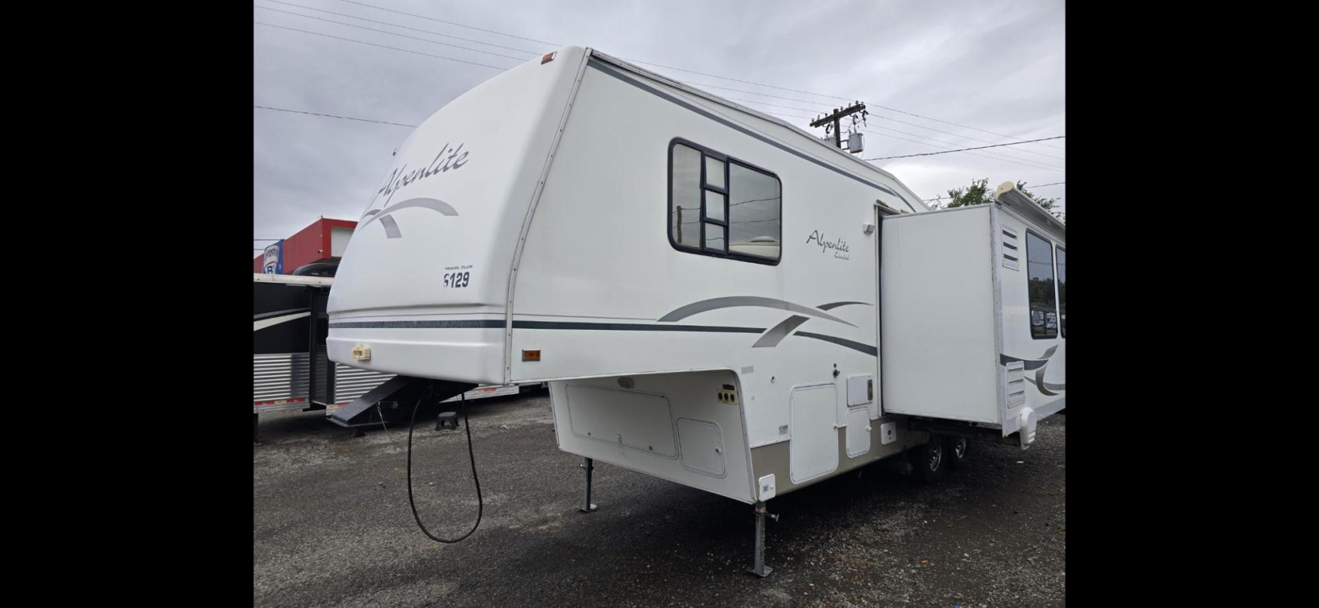 2002 White Alpenlite Spyglass , located at 923 US HWY 87 E., Billings, MT, 59101, (406) 245-0456, 45.795788, -108.451881 - Absolutely. Immaculate, little 29' fifth wheel with front queen walk around bed, rear living room, heated and enclosed underbelly, full four season, fireplace, central vac, 19"awning with metal guard, auto front jacks. Model Spyglass 29RL. Dry weight 9446lbs. John at 406 208 0659 - Photo#3