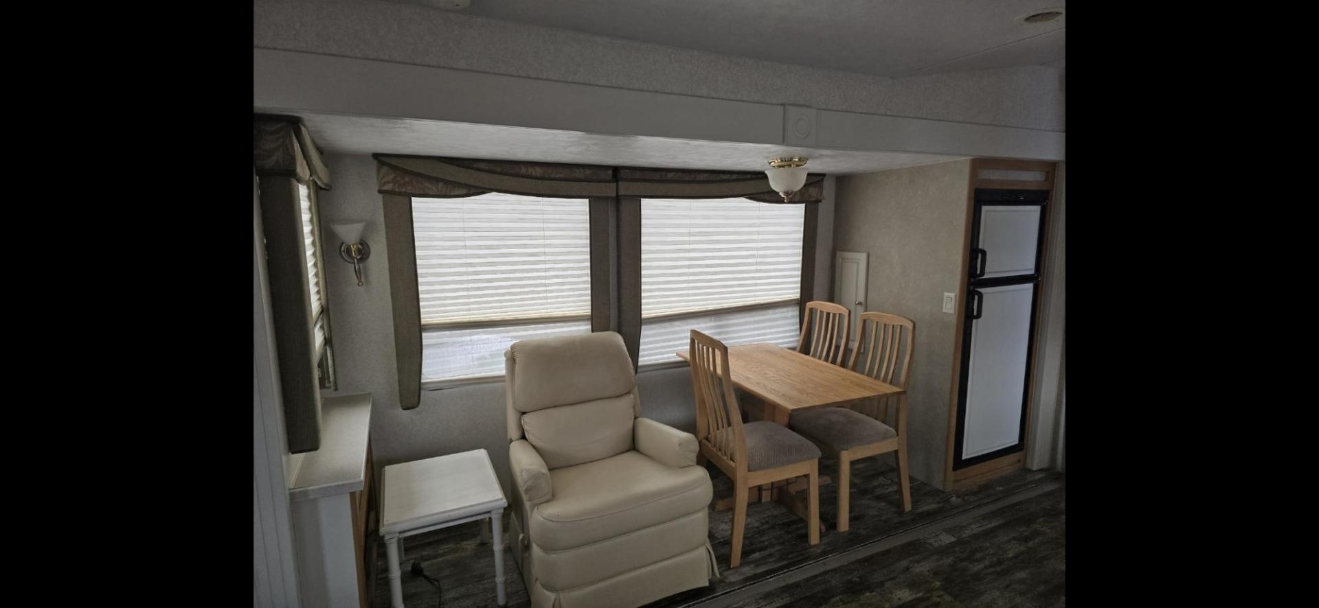 2002 White Alpenlite Spyglass , located at 923 US HWY 87 E., Billings, MT, 59101, (406) 245-0456, 45.795788, -108.451881 - Absolutely. Immaculate, little 29' fifth wheel with front queen walk around bed, rear living room, heated and enclosed underbelly, full four season, fireplace, central vac, 19"awning with metal guard, auto front jacks. Model Spyglass 29RL. Dry weight 9446lbs. John at 406 208 0659 - Photo#6