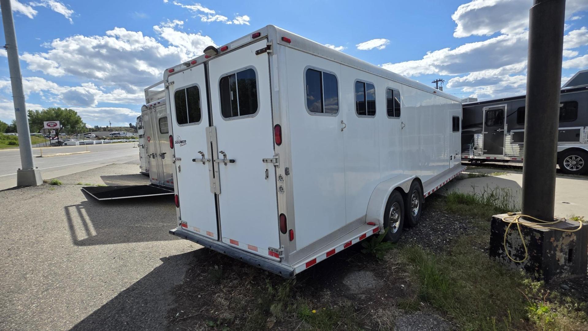 2003 White Sooner 3 Horse LQ , located at 923 US HWY 87 E., Billings, MT, 59101, (406) 245-0456, 45.795788, -108.451881 - Very nice three horse slant, 36' overall length, 7' short wall, Aluminum on aluminum, A/C, Forced air heat, Huge 6' midtack with sink, Rear three horse saddle rack, Tires at 80 percent, Front queen bed, couch makes into a bed, Full bath shower toilet, Light hail. John at 4062080659 - Photo#2