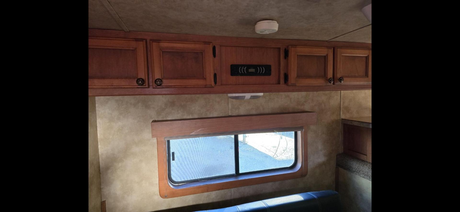 2014 White HHT 3 Horse LQ , located at 923 US HWY 87 E., Billings, MT, 59101, (406) 245-0456, 45.795788, -108.451881 - 3 horse slant 30' overall length with Living Quarters. 9' shortwall, 6' 7" door opening, horse area short side 10' long side 14'. A/C, forced air heat, awning, bigfoot hydraulic jack. Collapsible and removable rear tack. Aluminum on steel. John 4062080659. - Photo#9