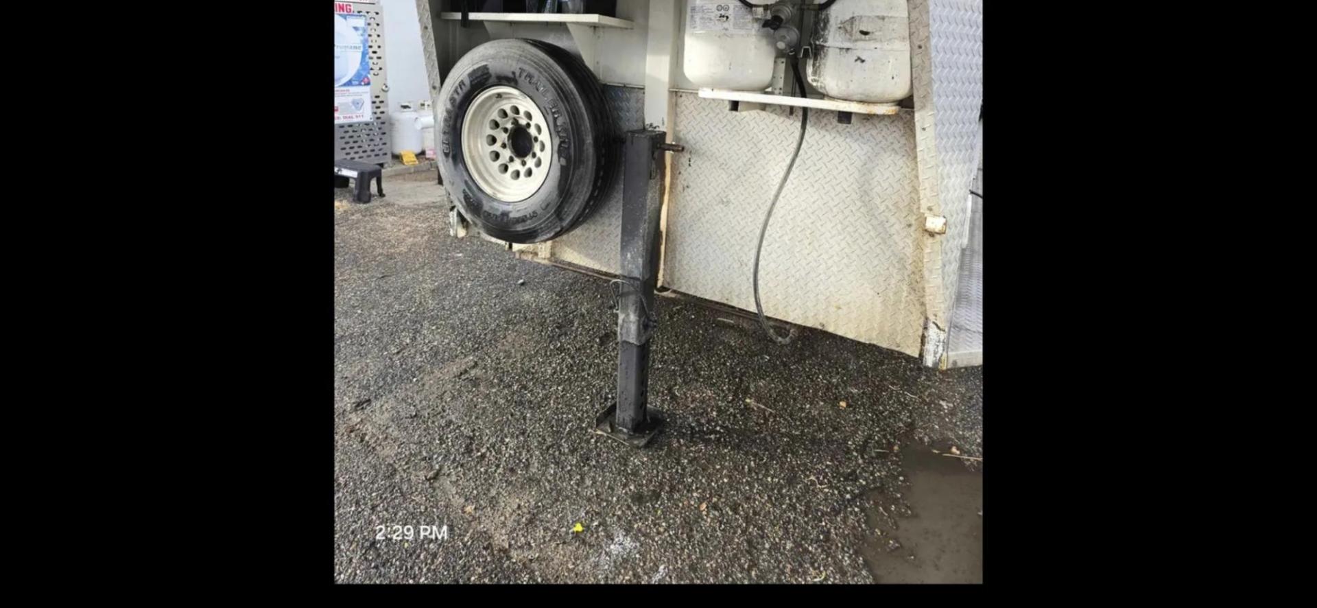 2004 White Logan Qualifier , located at 923 US HWY 87 E., Billings, MT, 59101, (406) 245-0456, 45.795788, -108.451881 - 2004 Logan Qualifier 3 Horse LQ Located in Billings MT 2004 Logan Qualifer 3 horse slant. 7' wide and aluminum on steel. Ac...forced air heat... 3 cubic fridge... full bath shower toilet... front queen... couch folds into a bed.... top hay rack...90 inch height inside horse area... slant 2 - Photo#8