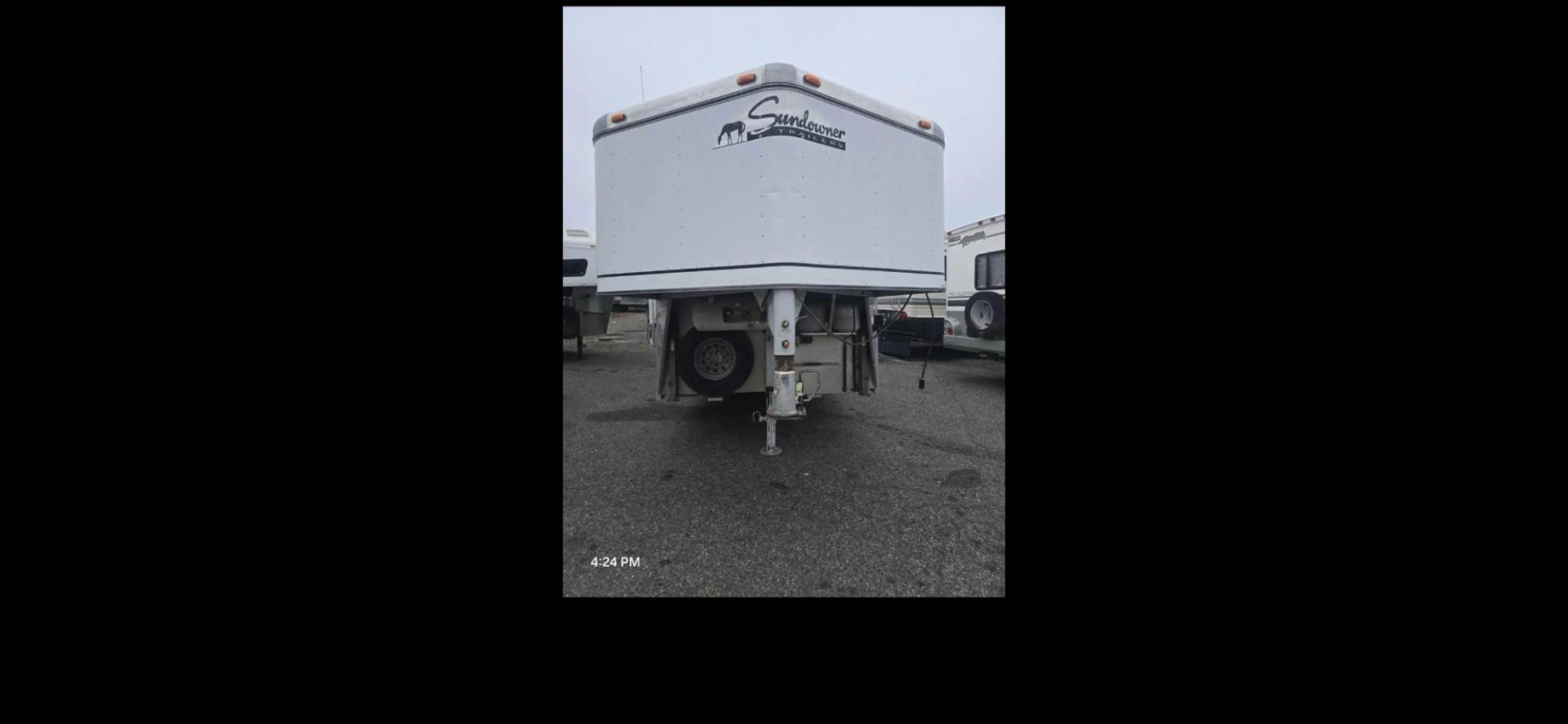 1998 Sundowner Sierra , located at 923 US HWY 87 E., Billings, MT, 59101, (406) 245-0456, 45.795788, -108.451881 - 1998 Sundowner Sierra 3 Horse LQ Located in Billings MT $21,900 1998 Sundowner Sierra 3 horse 8' wide, overall length 37', floor is 31' long, 12' short wall, 12' 5" long side. Aluminum on aluminum. Onan 4k gen w remote start... Rear fold down ramp... Mangers... drop down windows front side - Photo#1