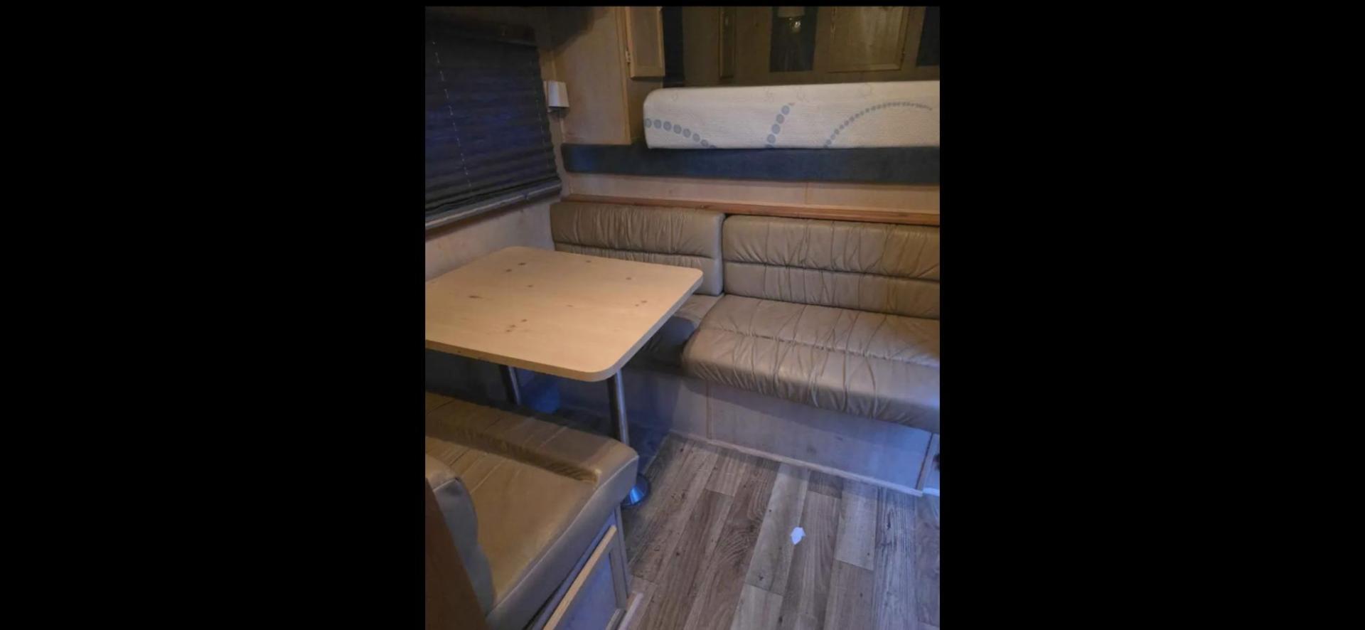 1998 Sundowner Sierra , located at 923 US HWY 87 E., Billings, MT, 59101, (406) 245-0456, 45.795788, -108.451881 - 1998 Sundowner Sierra 3 Horse LQ Located in Billings MT $21,900 1998 Sundowner Sierra 3 horse 8' wide, overall length 37', floor is 31' long, 12' short wall, 12' 5" long side. Aluminum on aluminum. Onan 4k gen w remote start... Rear fold down ramp... Mangers... drop down windows front side - Photo#11