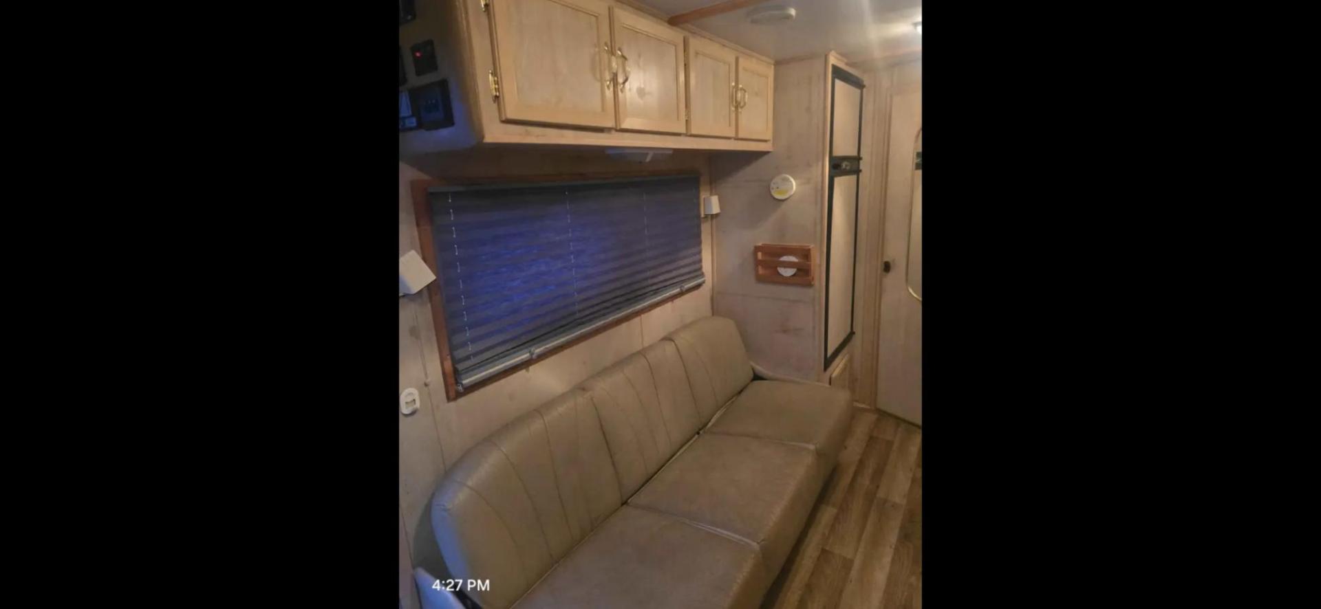1998 Sundowner Sierra , located at 923 US HWY 87 E., Billings, MT, 59101, (406) 245-0456, 45.795788, -108.451881 - 1998 Sundowner Sierra 3 Horse LQ Located in Billings MT $21,900 1998 Sundowner Sierra 3 horse 8' wide, overall length 37', floor is 31' long, 12' short wall, 12' 5" long side. Aluminum on aluminum. Onan 4k gen w remote start... Rear fold down ramp... Mangers... drop down windows front side - Photo#12