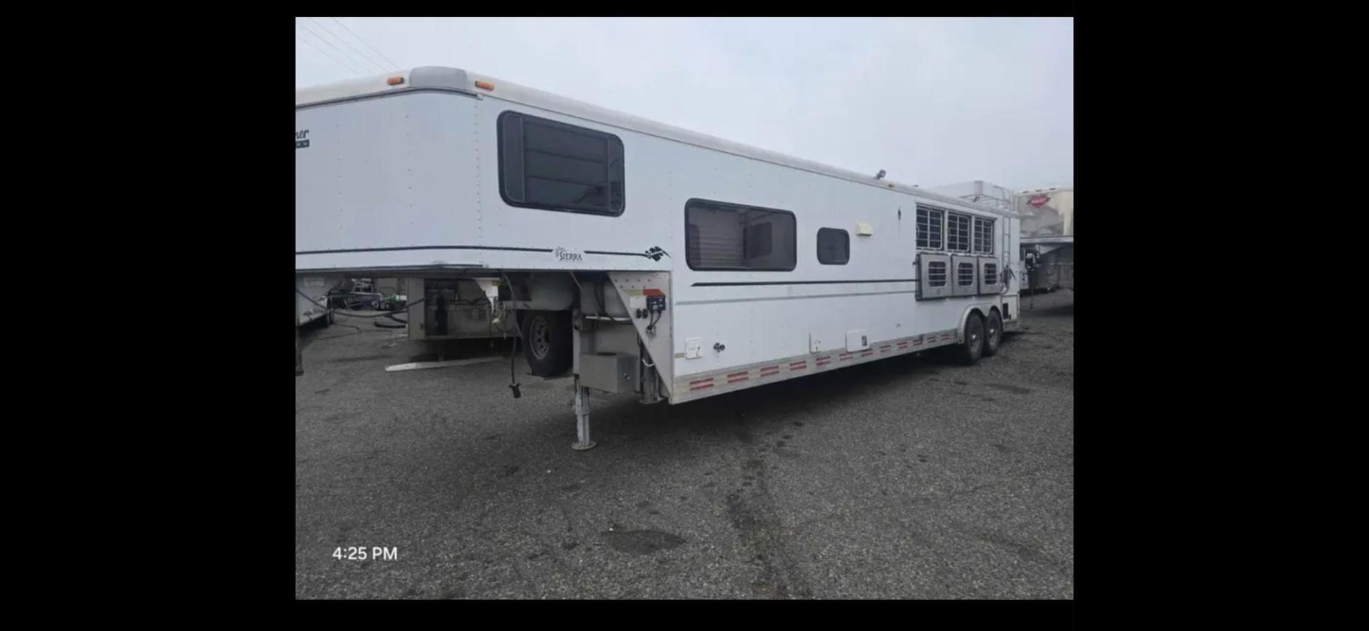1998 Sundowner Sierra , located at 923 US HWY 87 E., Billings, MT, 59101, (406) 245-0456, 45.795788, -108.451881 - 1998 Sundowner Sierra 3 Horse LQ Located in Billings MT $21,900 1998 Sundowner Sierra 3 horse 8' wide, overall length 37', floor is 31' long, 12' short wall, 12' 5" long side. Aluminum on aluminum. Onan 4k gen w remote start... Rear fold down ramp... Mangers... drop down windows front side - Photo#2