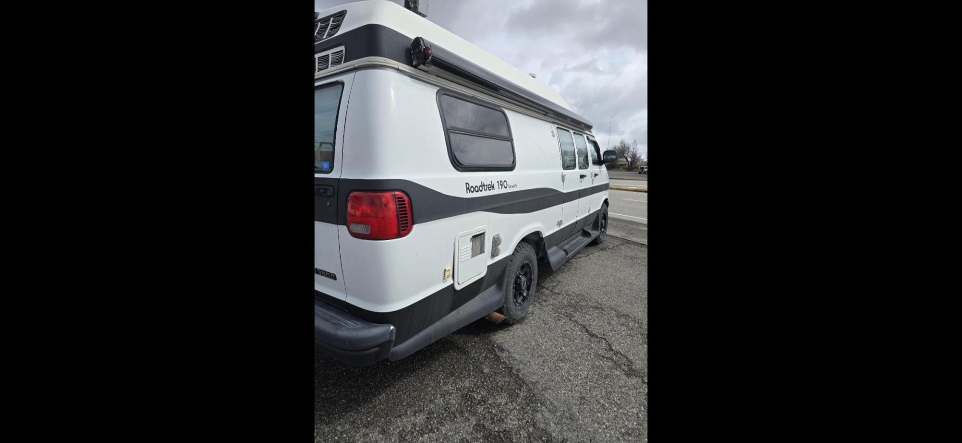 1998 White /Blue Roadtrek 190 , located at 923 US HWY 87 E., Billings, MT, 59101, (406) 245-0456, 45.795788, -108.451881 - 1998 Roadtrek Versatile 190 Located in Billings MT This is a great class B motor home. for traveling. 19' long with 71,025 miles. A/C, full bath shower toilet. Loaded. John at 406 208 0659 - Photo#3