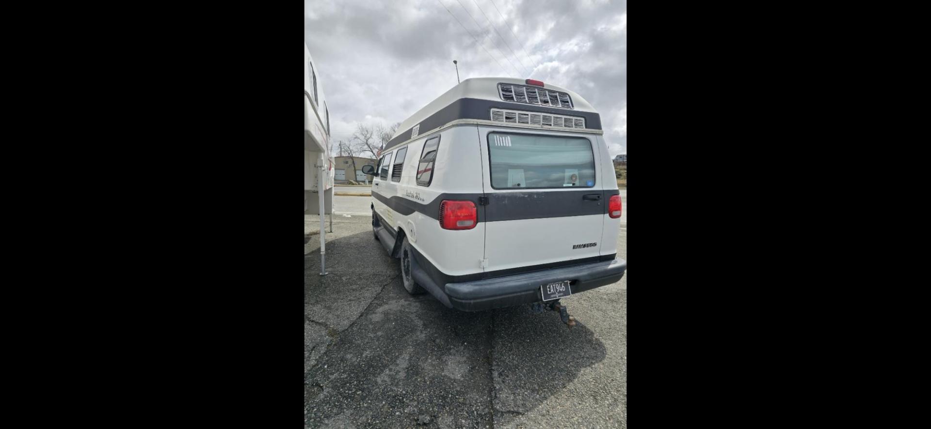 1998 White /Blue Roadtrek 190 , located at 923 US HWY 87 E., Billings, MT, 59101, (406) 245-0456, 45.795788, -108.451881 - 1998 Roadtrek Versatile 190 Located in Billings MT This is a great class B motor home. for traveling. 19' long with 71,025 miles. A/C, full bath shower toilet. Loaded. John at 406 208 0659 - Photo#4