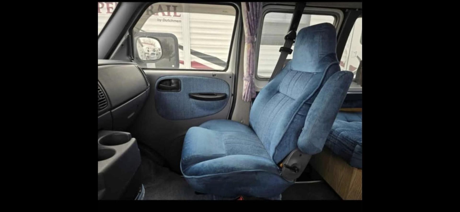 1998 White /Blue Roadtrek 190 , located at 923 US HWY 87 E., Billings, MT, 59101, (406) 245-0456, 45.795788, -108.451881 - 1998 Roadtrek Versatile 190 Located in Billings MT This is a great class B motor home. for traveling. 19' long with 71,025 miles. A/C, full bath shower toilet. Loaded. John at 406 208 0659 - Photo#6