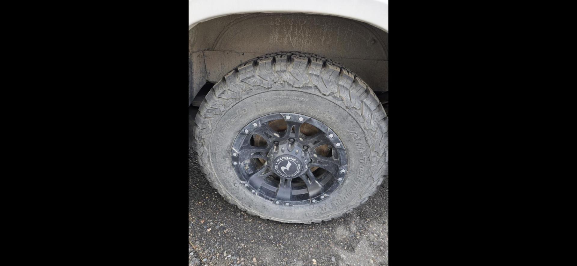 1998 White /Blue Roadtrek 190 , located at 923 US HWY 87 E., Billings, MT, 59101, (406) 245-0456, 45.795788, -108.451881 - 1998 Roadtrek Versatile 190 Located in Billings MT This is a great class B motor home. for traveling. 19' long with 71,025 miles. A/C, full bath shower toilet. Loaded. John at 406 208 0659 - Photo#5