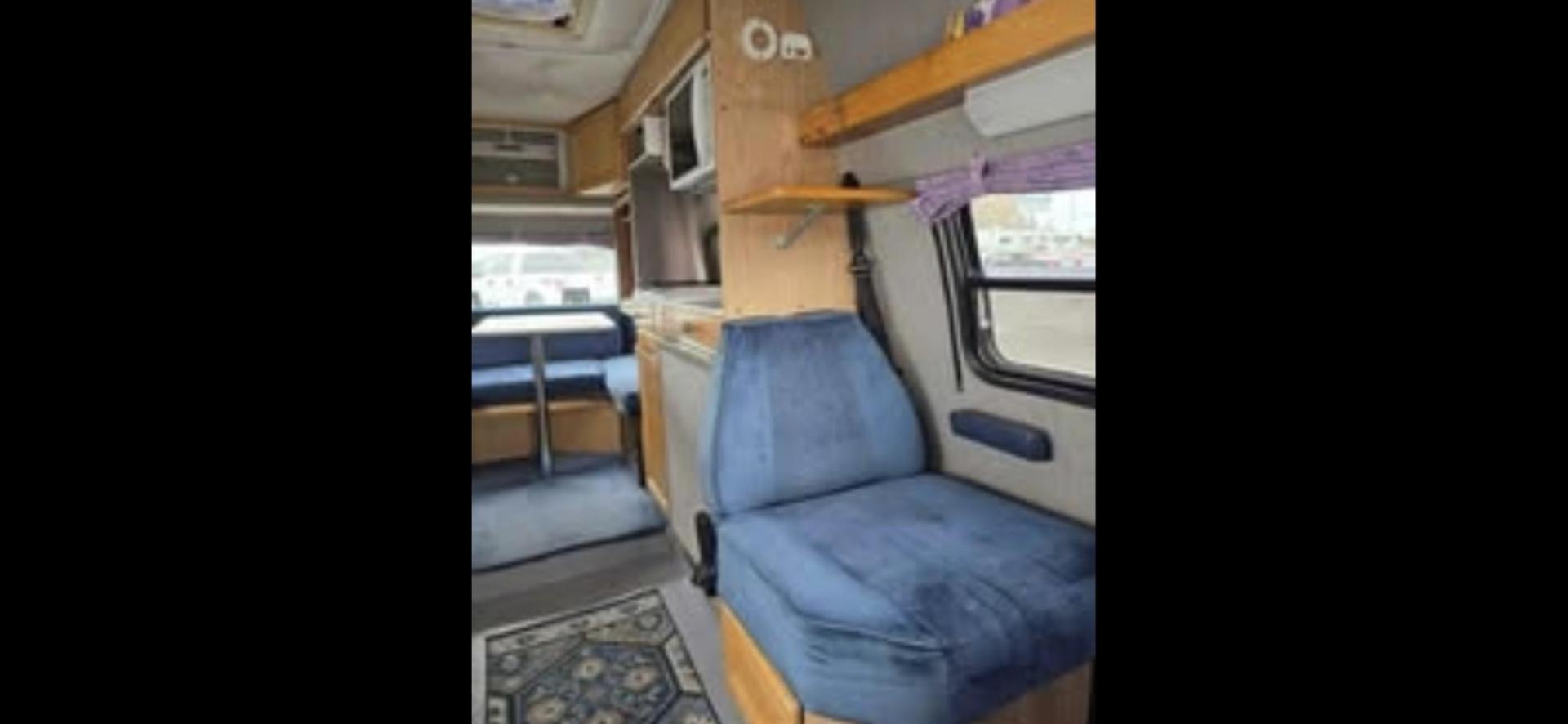 1998 White /Blue Roadtrek 190 , located at 923 US HWY 87 E., Billings, MT, 59101, (406) 245-0456, 45.795788, -108.451881 - 1998 Roadtrek Versatile 190 Located in Billings MT This is a great class B motor home. for traveling. 19' long with 71,025 miles. A/C, full bath shower toilet. Loaded. John at 406 208 0659 - Photo#8