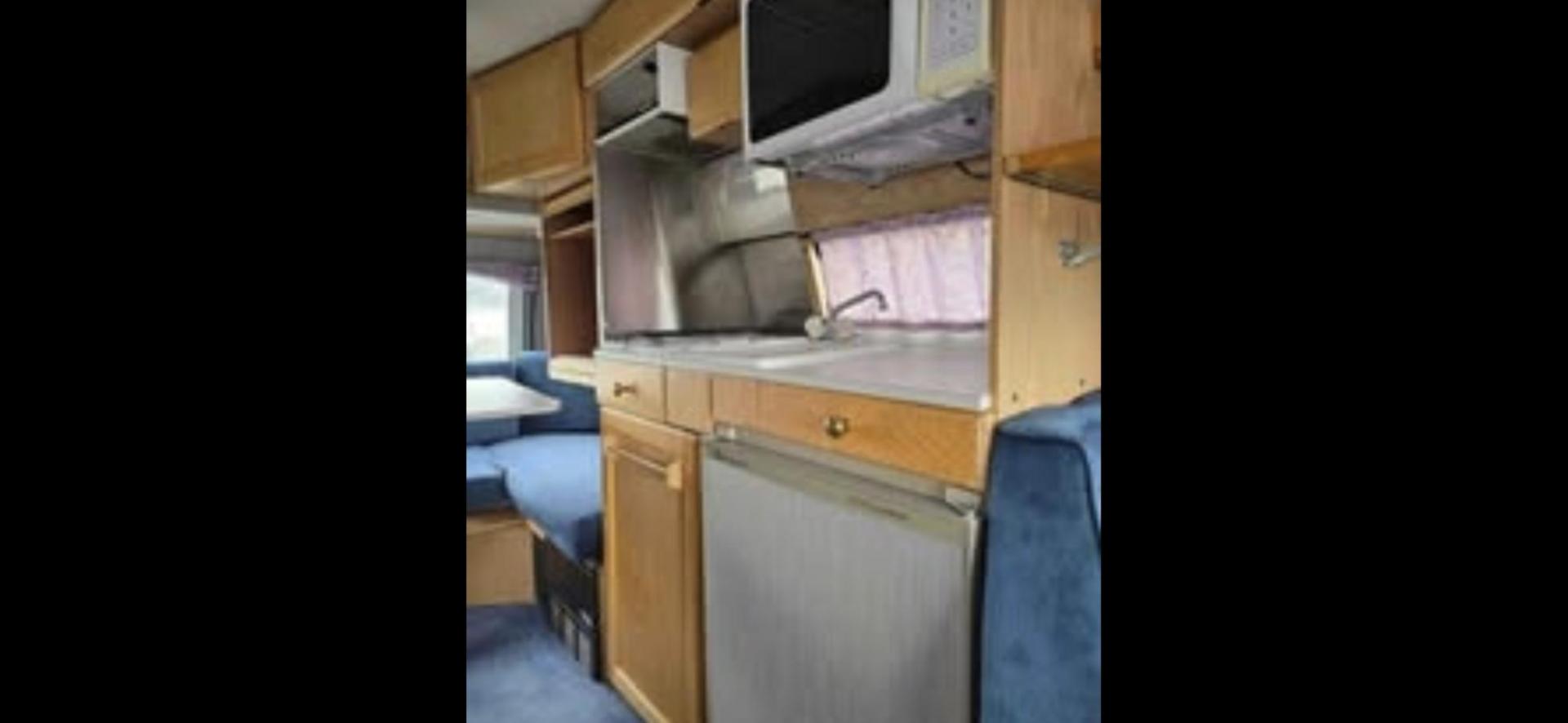 1998 White /Blue Roadtrek 190 , located at 923 US HWY 87 E., Billings, MT, 59101, (406) 245-0456, 45.795788, -108.451881 - 1998 Roadtrek Versatile 190 Located in Billings MT This is a great class B motor home. for traveling. 19' long with 71,025 miles. A/C, full bath shower toilet. Loaded. John at 406 208 0659 - Photo#10