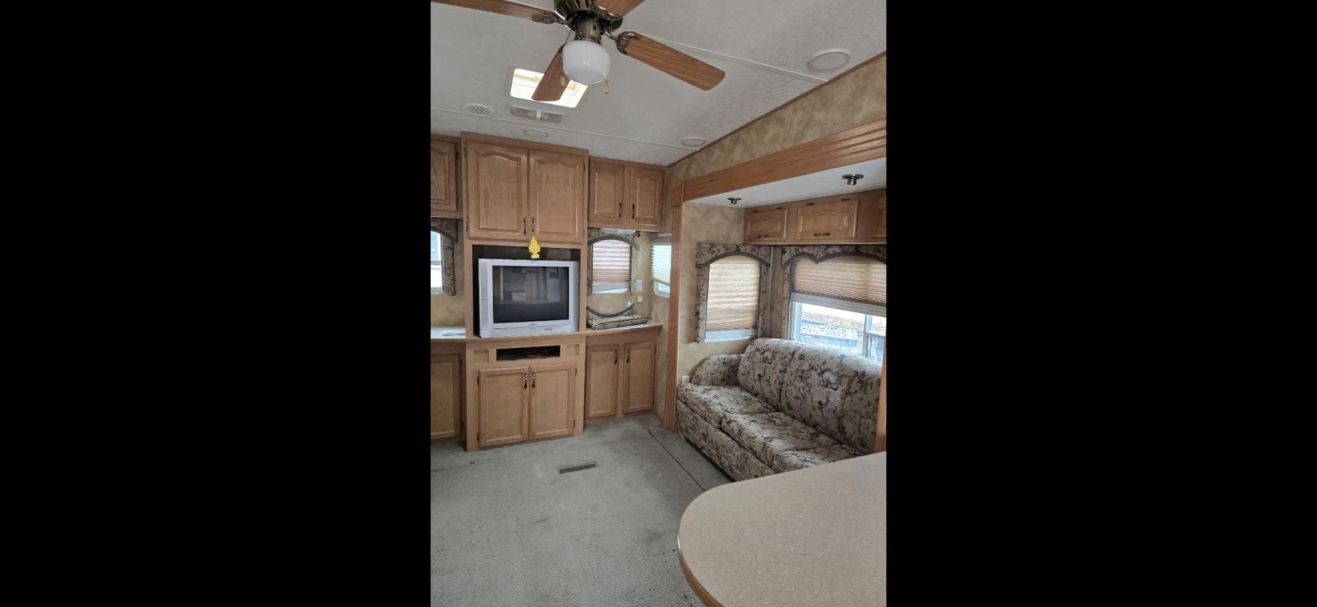 2006 White Keystone Challenger 34SAQ , located at 923 US HWY 87 E., Billings, MT, 59101, (406) 245-0456, 45.795788, -108.451881 - 2006 Keystone Challenger This is a gorgeous trailer. Located in Billings MT. 4 season Four slides, rear living room, front queen walk around bed, front designer closet, couch makes into a bed, could sleep four, washer and dryer hookups, a/c , hot water, furnace. WE CERTIFY OUR USED TRAILERS. Jo - Photo#3