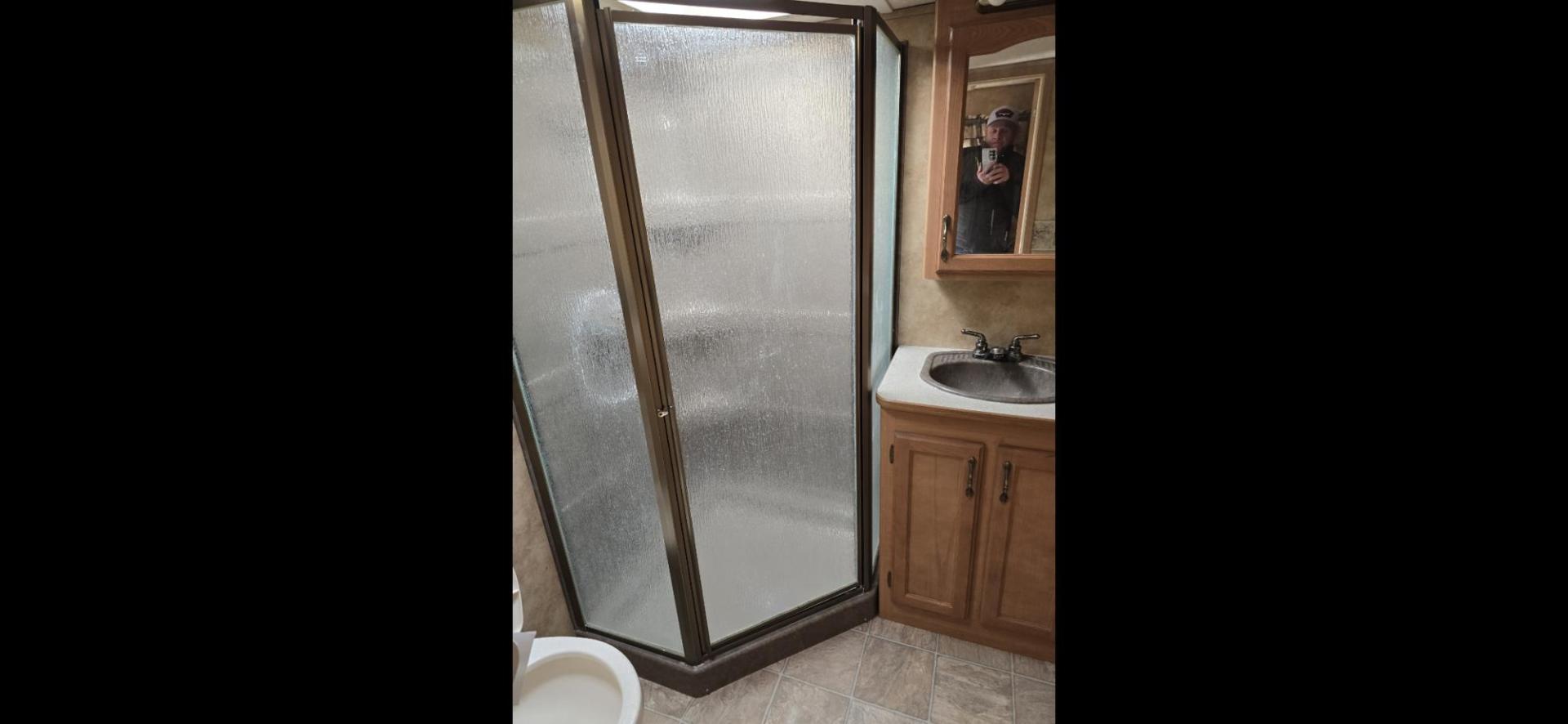2006 White Keystone Challenger 34SAQ , located at 923 US HWY 87 E., Billings, MT, 59101, (406) 245-0456, 45.795788, -108.451881 - 2006 Keystone Challenger This is a gorgeous trailer. Located in Billings MT. 4 season Four slides, rear living room, front queen walk around bed, front designer closet, couch makes into a bed, could sleep four, washer and dryer hookups, a/c , hot water, furnace. WE CERTIFY OUR USED TRAILERS. Jo - Photo#10