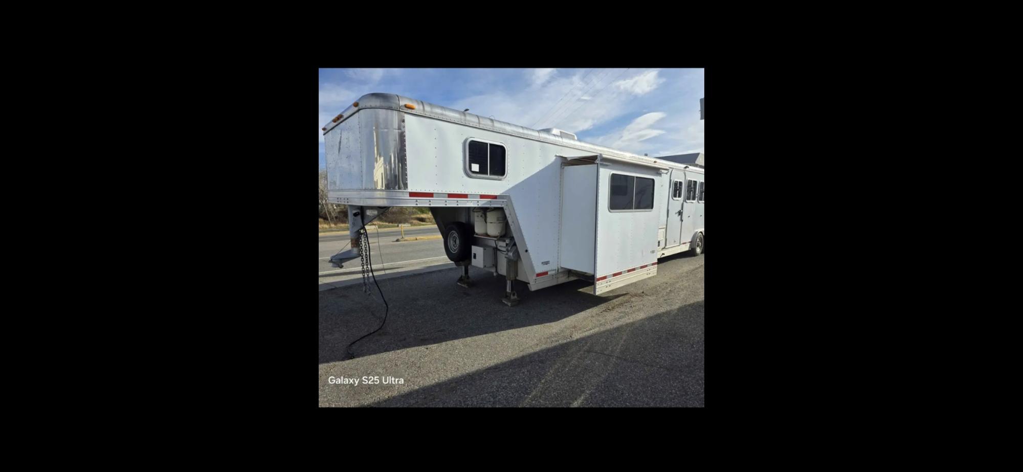 photo of 2003 FeatherLite 4 Horse w/LQ