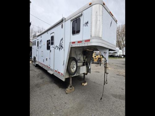 2003 FeatherLite 3 Horse LQ w/slide