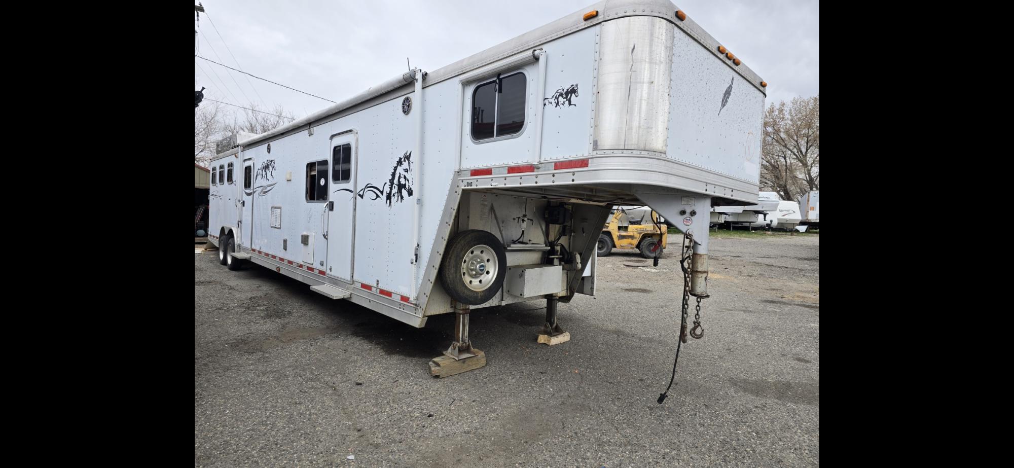 photo of 2003 FeatherLite 3 Horse LQ w/slide