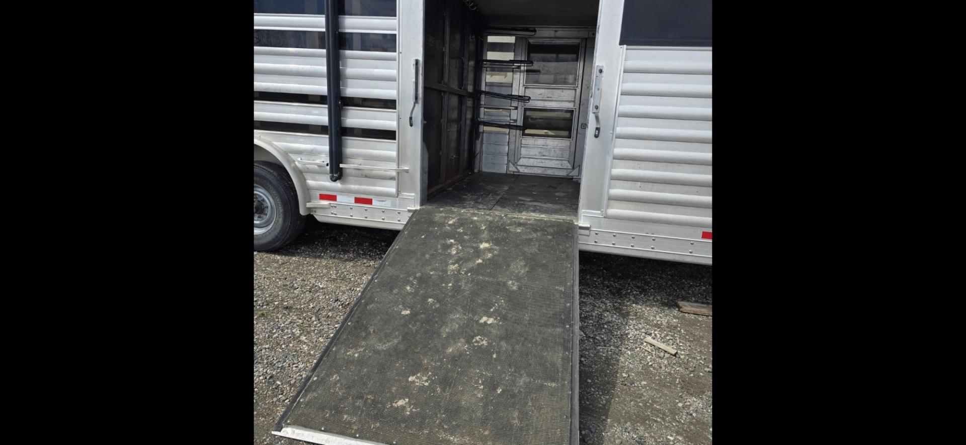 2011 Black 4 Star Stock , located at 923 US HWY 87 E., Billings, MT, 59101, (406) 245-0456, 45.795788, -108.451881 - 2011 Four Star stock trailer Located in Billings MT $35,900 Overall length 36'8", floor 28'8", short wall 6' 8", 6' 7" interior height in stock area. 8' wide. Rear stock with full l q, bath shower toilet, A/C, heat hot water. Aluminum on aluminum. Front queen bed. WE CERTIFY OUR USED TRAILERS! - Photo#4