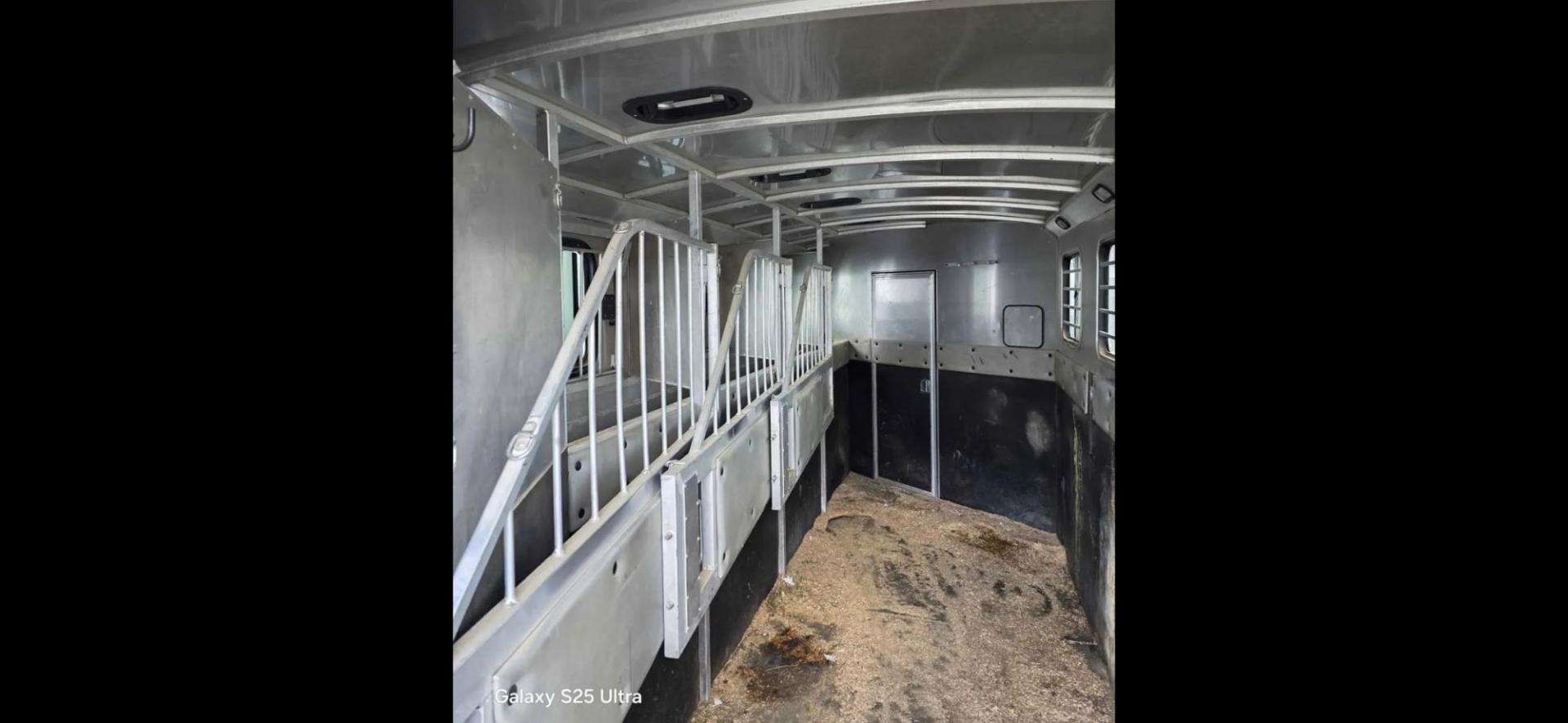 2007 White Classic Gold 4 ,,Horse , located at 923 US HWY 87 E., Billings, MT, 59101, (406) 245-0456, 45.795788, -108.451881 - 2007 Classic Gold 4 horse w/ LQ $25,900 Located in Billings MT 2007 Classic 4 horse Gold. 35' overall...28' box lenght. ..horse area 80" X 15'... interior Height 7'... Hay rack... generator... 7' wide ... mangers... rear tack.... 10ft short wall... full bath shower toilet... ac.. forced air - Photo#4