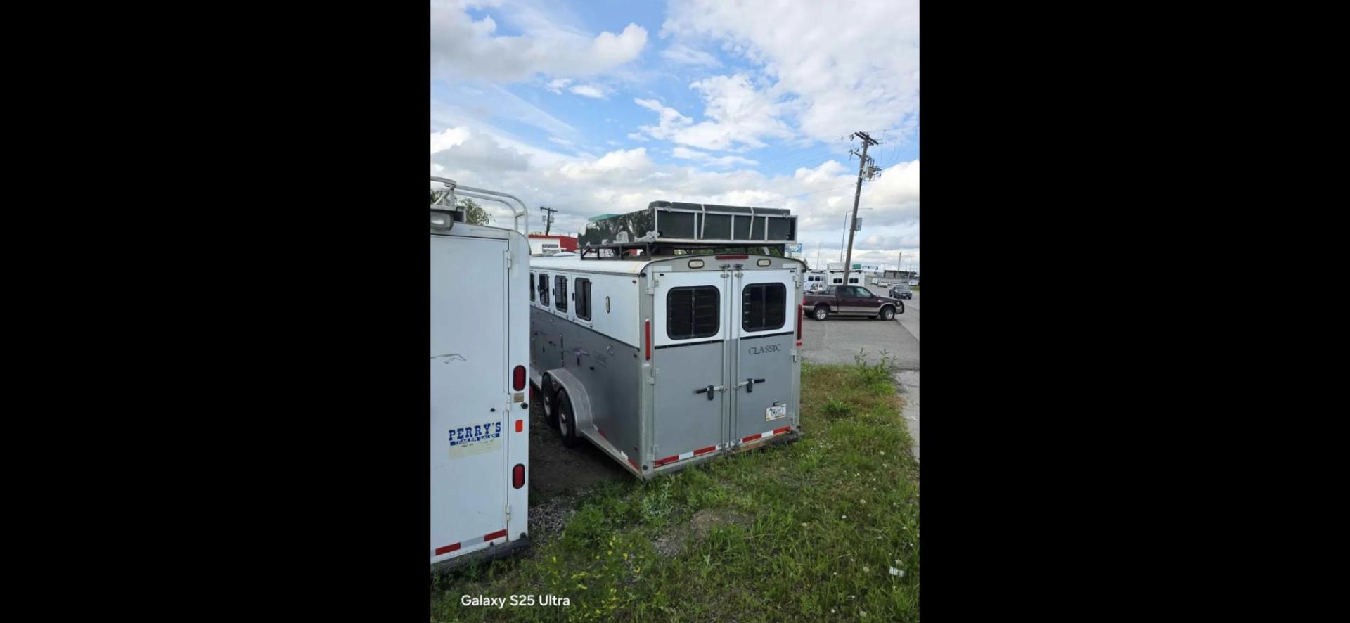 2007 White Classic Gold 4 ,,Horse , located at 923 US HWY 87 E., Billings, MT, 59101, (406) 245-0456, 45.795788, -108.451881 - 2007 Classic Gold 4 horse w/ LQ $25,900 Located in Billings MT 2007 Classic 4 horse Gold. 35' overall...28' box lenght. ..horse area 80" X 15'... interior Height 7'... Hay rack... generator... 7' wide ... mangers... rear tack.... 10ft short wall... full bath shower toilet... ac.. forced air - Photo#3
