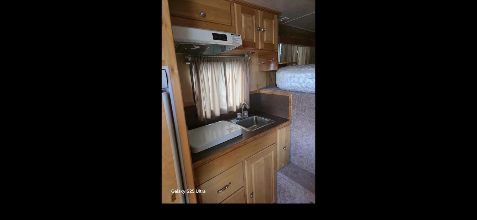 2007 White Classic Gold 4 ,,Horse , located at 923 US HWY 87 E., Billings, MT, 59101, (406) 245-0456, 45.795788, -108.451881 - 2007 Classic Gold 4 horse w/ LQ $25,900 Located in Billings MT 2007 Classic 4 horse Gold. 35' overall...28' box lenght. ..horse area 80" X 15'... interior Height 7'... Hay rack... generator... 7' wide ... mangers... rear tack.... 10ft short wall... full bath shower toilet... ac.. forced air - Photo#9