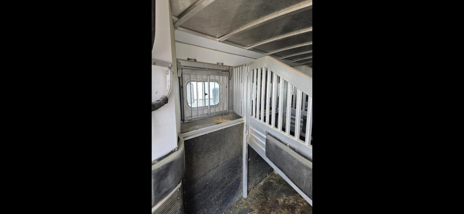 2014 Elite 5 Horse LQ , located at 923 US HWY 87 E., Billings, MT, 59101, (406) 245-0456, 45.795788, -108.451881 - 2014 Elite 5 Horse LQ Billings MT $85,900 This is such a nice trailer!!! OUTLAW conversion package. 5 horse with a 16' short wall. Generator, hay pod, satellite dish, rear tack, aluminum on aluminum, fold down windows front and back, studwall, auto awning. 8' wide, 41' overall, floor length 3 - Photo#5