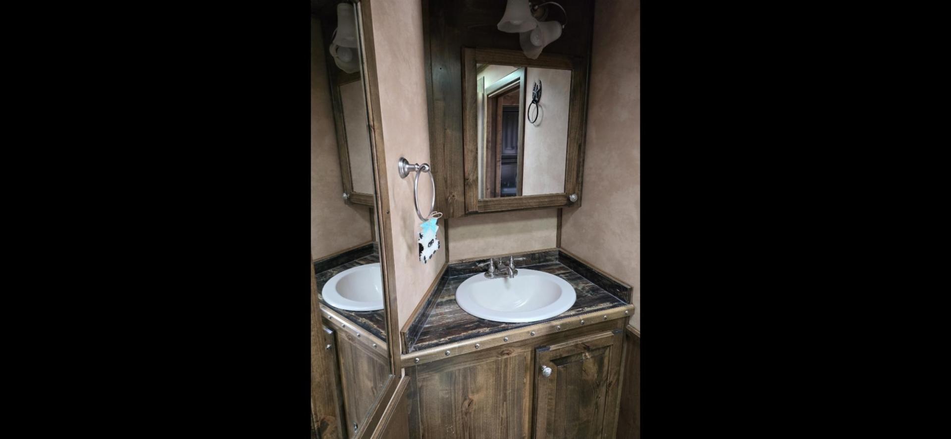 2014 Elite 5 Horse LQ , located at 923 US HWY 87 E., Billings, MT, 59101, (406) 245-0456, 45.795788, -108.451881 - 2014 Elite 5 Horse LQ Billings MT $85,900 This is such a nice trailer!!! OUTLAW conversion package. 5 horse with a 16' short wall. Generator, hay pod, satellite dish, rear tack, aluminum on aluminum, fold down windows front and back, studwall, auto awning. 8' wide, 41' overall, floor length 3 - Photo#12