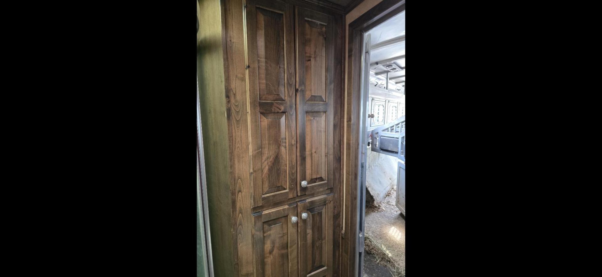 2014 Elite 5 Horse LQ , located at 923 US HWY 87 E., Billings, MT, 59101, (406) 245-0456, 45.795788, -108.451881 - 2014 Elite 5 Horse LQ Billings MT $85,900 This is such a nice trailer!!! OUTLAW conversion package. 5 horse with a 16' short wall. Generator, hay pod, satellite dish, rear tack, aluminum on aluminum, fold down windows front and back, studwall, auto awning. 8' wide, 41' overall, floor length 3 - Photo#14