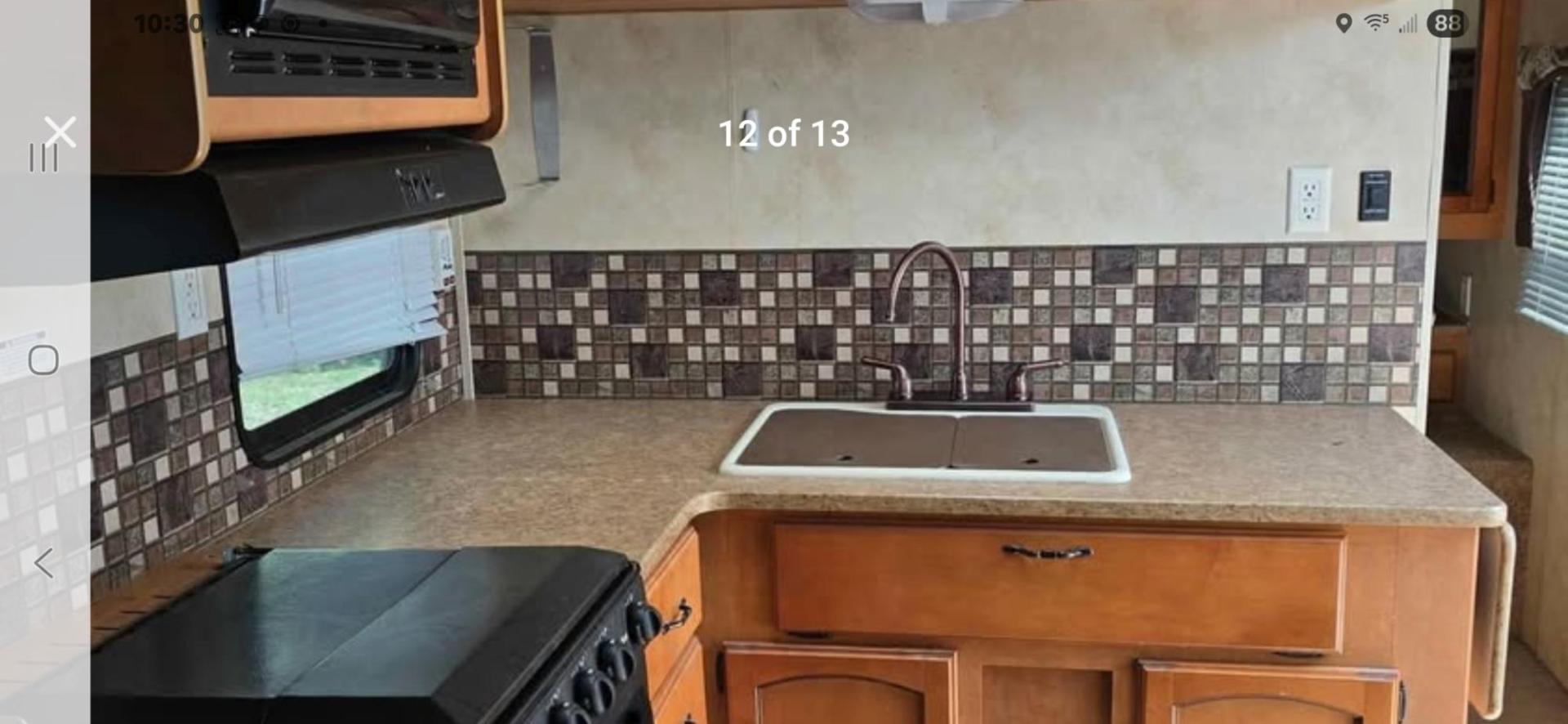2011 White Palomino Puma , located at 923 US HWY 87 E., Billings, MT, 59101, (406) 245-0456, 45.795788, -108.451881 - Photo#11
