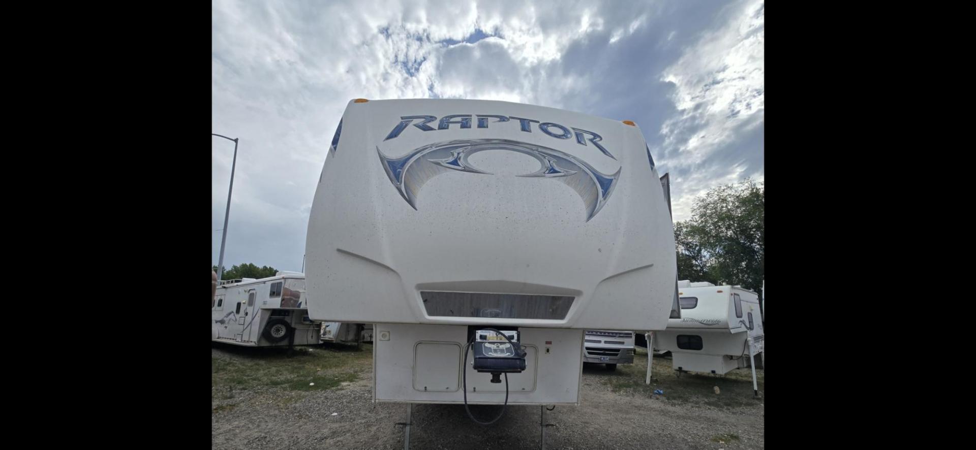 2010 White Keystone Raptor 3912 , located at 923 US HWY 87 E., Billings, MT, 59101, (406) 245-0456, 45.795788, -108.451881 - Photo#0