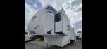 2010 White Keystone Raptor 3912 , located at 923 US HWY 87 E., Billings, MT, 59101, (406) 245-0456, 45.795788, -108.451881 - Photo#1