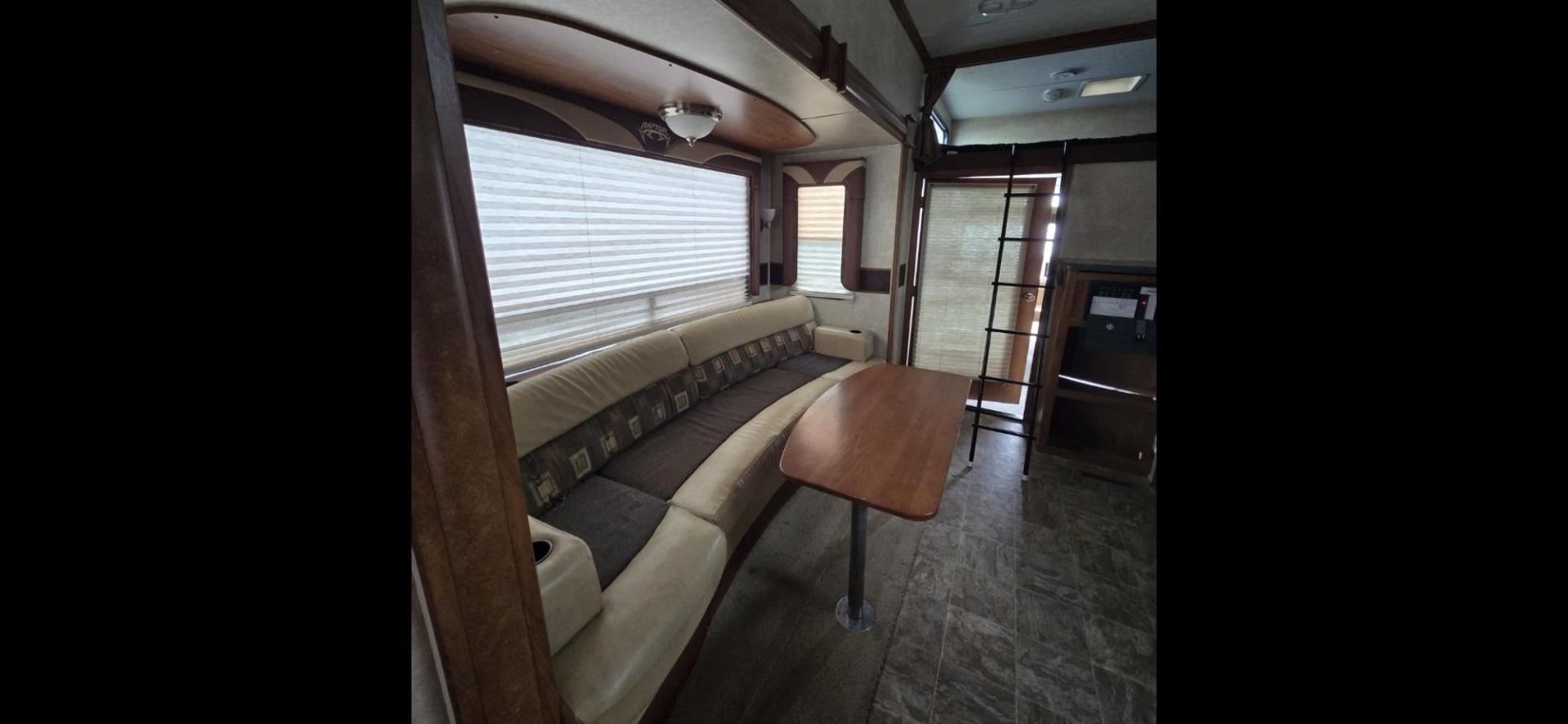 2010 White Keystone Raptor 3912 , located at 923 US HWY 87 E., Billings, MT, 59101, (406) 245-0456, 45.795788, -108.451881 - Photo#11