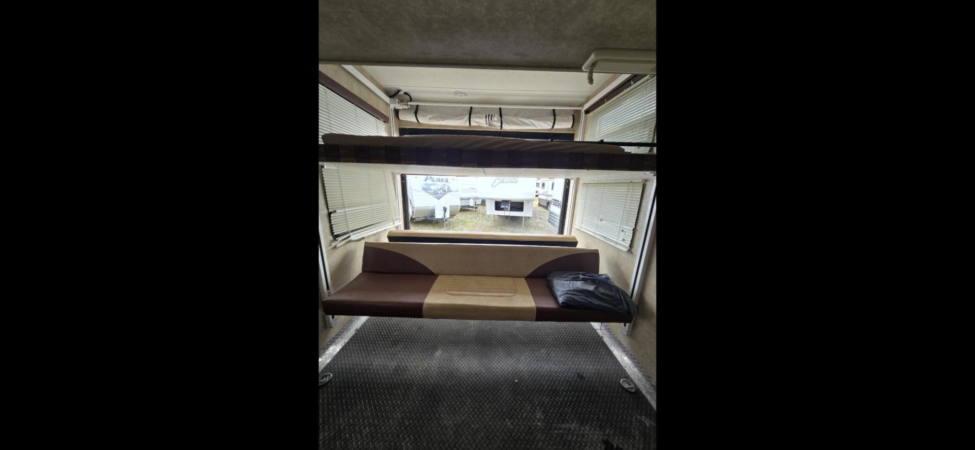 2010 White Keystone Raptor 3912 , located at 923 US HWY 87 E., Billings, MT, 59101, (406) 245-0456, 45.795788, -108.451881 - Photo#33