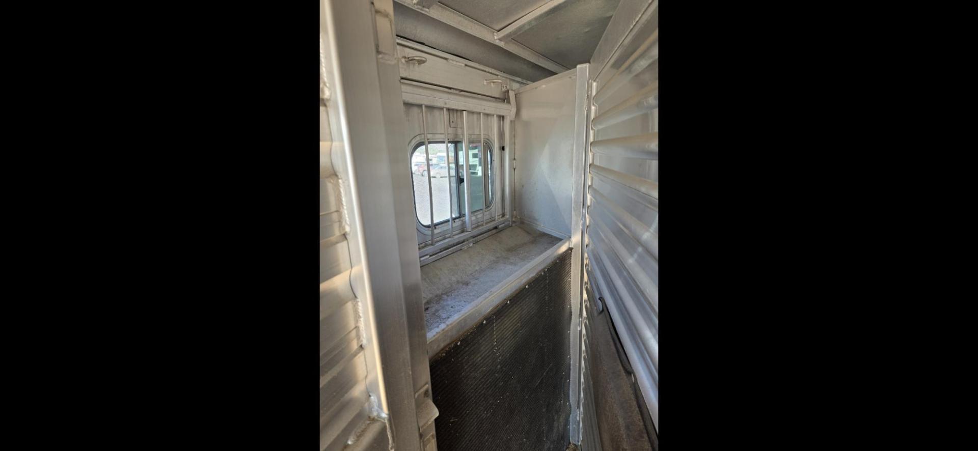 2004 Silver Elite 4 Horse LQ , located at 923 US HWY 87 E., Billings, MT, 59101, (406) 245-0456, 45.795788, -108.451881 - 2004 Elite 4 Horse LQ 2004 Elite 4 Horse w/LQ Located in Billings MT $35,900 This is a really nice trailer!! 4 Horse with 12' living quarters. Aluminum on aluminum, 4 Spot saddle rack, onan 5500 generator, hay rack, stud wall, Mangers w/ storage underneath, full bath shower toilet, a/c hot w - Photo#6
