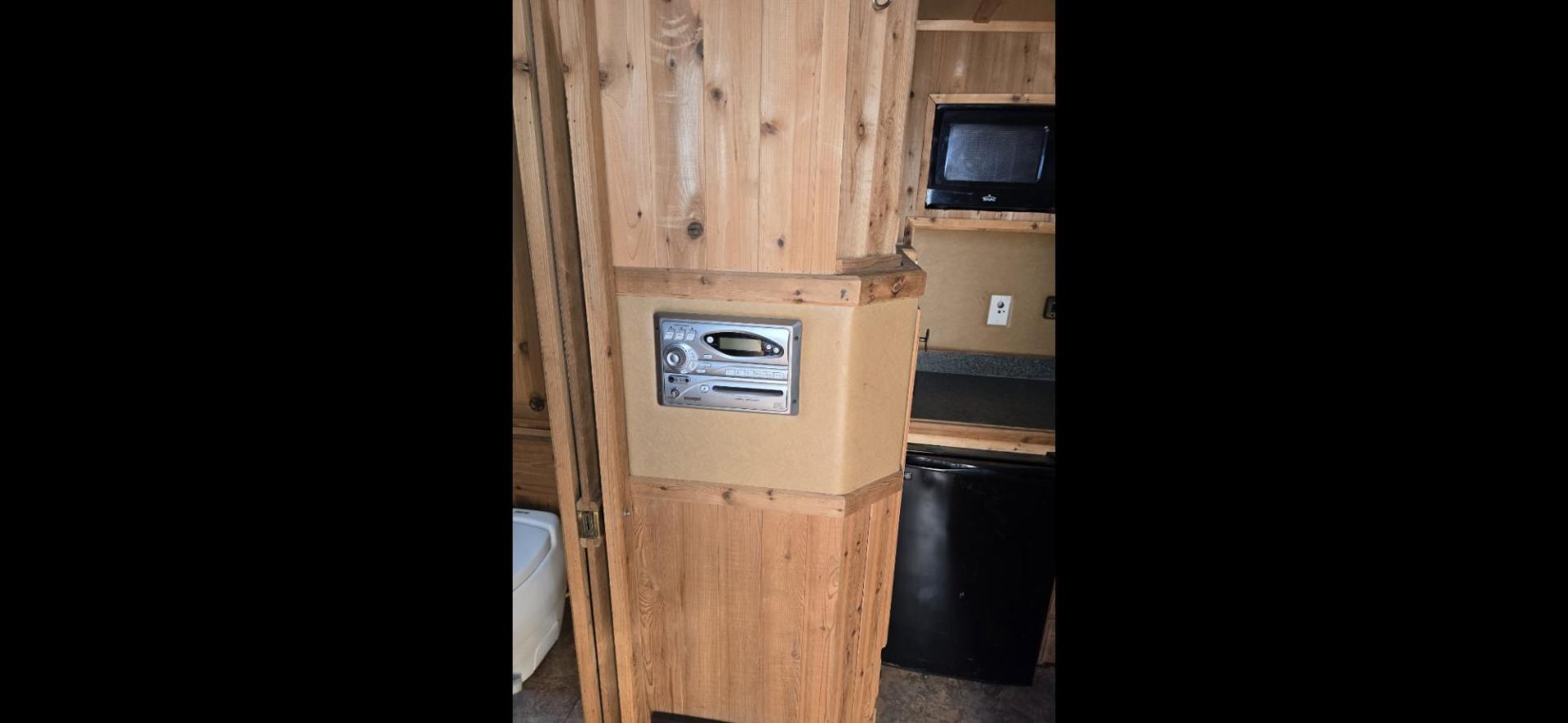 2004 Silver Elite 4 Horse LQ , located at 923 US HWY 87 E., Billings, MT, 59101, (406) 245-0456, 45.795788, -108.451881 - 2004 Elite 4 Horse LQ 2004 Elite 4 Horse w/LQ Located in Billings MT $35,900 This is a really nice trailer!! 4 Horse with 12' living quarters. Aluminum on aluminum, 4 Spot saddle rack, onan 5500 generator, hay rack, stud wall, Mangers w/ storage underneath, full bath shower toilet, a/c hot w - Photo#12