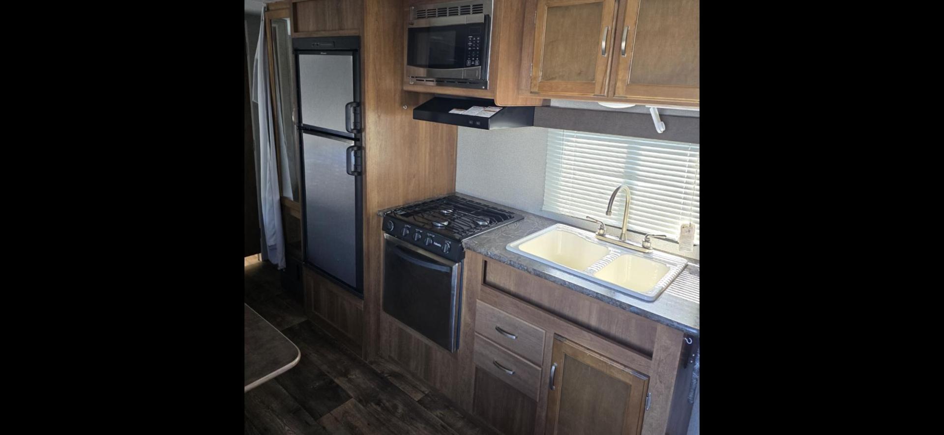 2017 White Keystone Springdale , located at 923 US HWY 87 E., Billings, MT, 59101, (406) 245-0456, 45.795788, -108.451881 - Photo#5