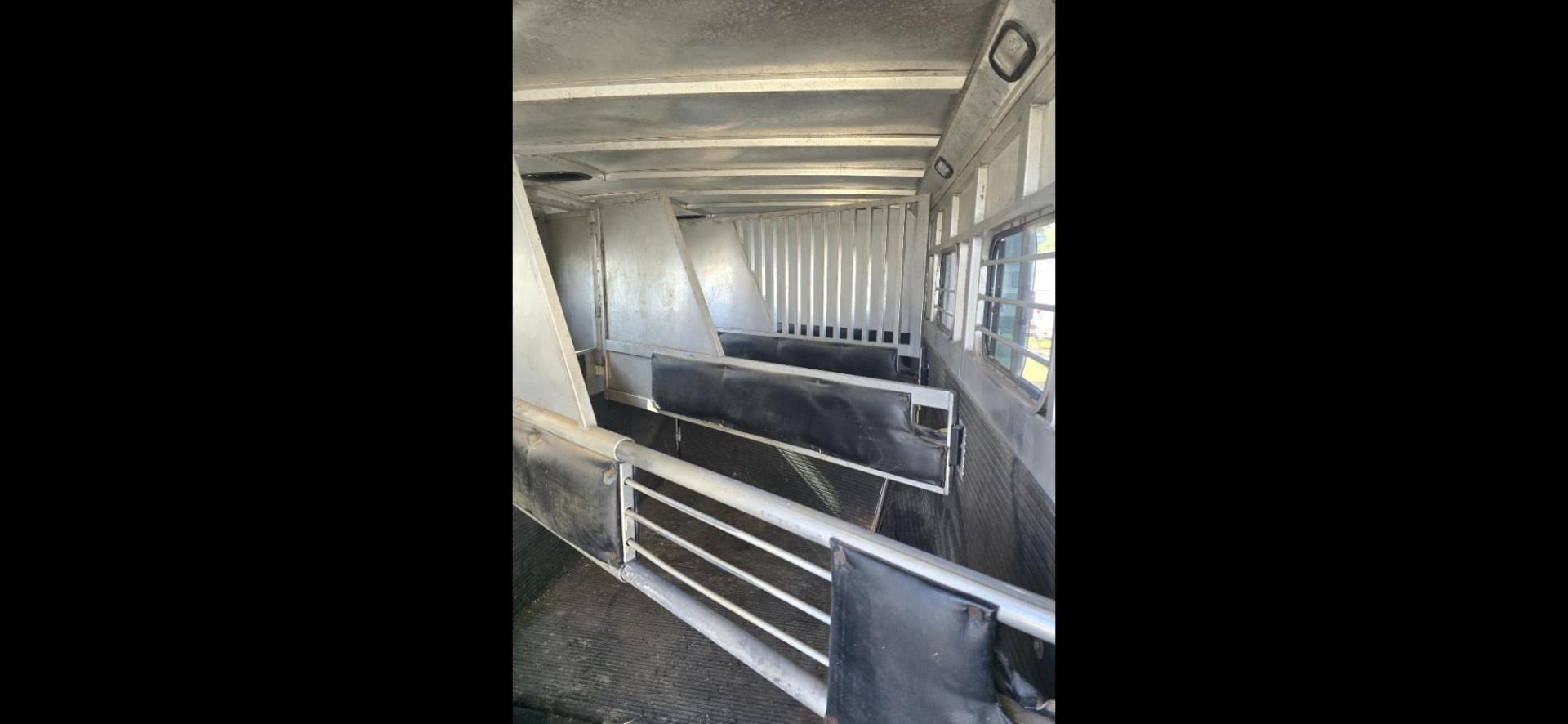 1998 White Sundowner Sunlite , located at 923 US HWY 87 E., Billings, MT, 59101, (406) 245-0456, 45.795788, -108.451881 - Photo#5