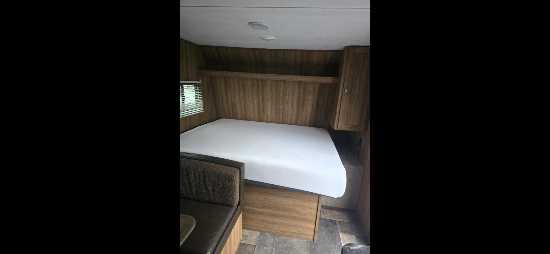 2017 Grey Keystone Springdale Fireside , located at 923 US HWY 87 E., Billings, MT, 59101, (406) 245-0456, 45.795788, -108.451881 - 2017 Keystone Sprinter READY TO HUNT 20017 Springdale 1800BH travel trailer. Half ton towable.Dry weight 3195 lbs. Front queen bed, rear double bunks, dinette makes into a bed. Could sleep six. Full bath, shower toilet, outside stereo, a/c, hot water, furnace. Light hail. WE CERTIFY OUR USED TR - Photo#4