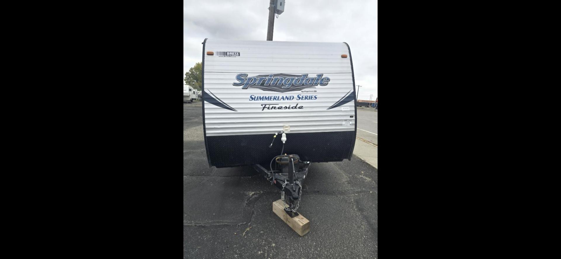 2017 Grey Keystone Springdale Fireside , located at 923 US HWY 87 E., Billings, MT, 59101, (406) 245-0456, 45.795788, -108.451881 - 2017 Keystone Sprinter READY TO HUNT 20017 Springdale 1800BH travel trailer. Half ton towable.Dry weight 3195 lbs. Front queen bed, rear double bunks, dinette makes into a bed. Could sleep six. Full bath, shower toilet, outside stereo, a/c, hot water, furnace. Light hail. WE CERTIFY OUR USED TR - Photo#1
