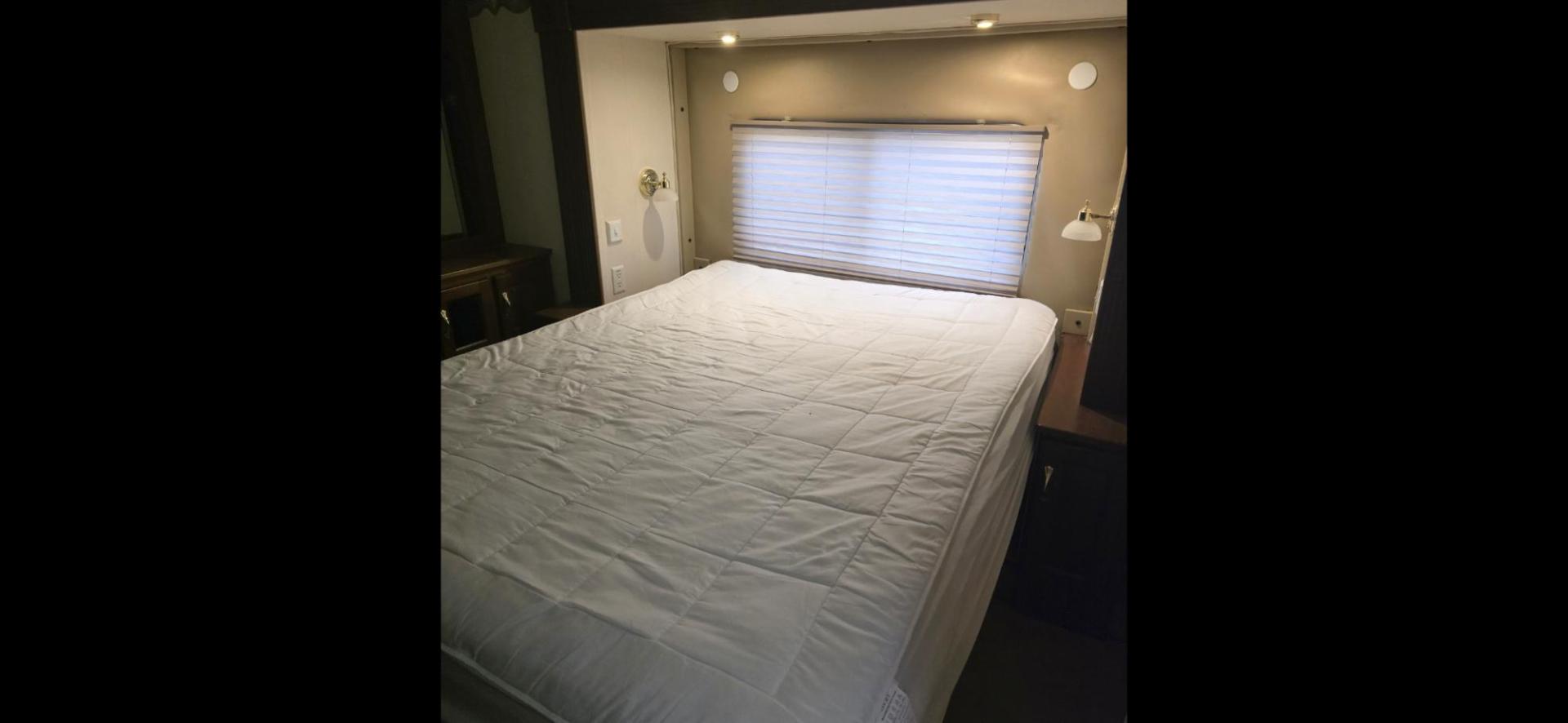 2002 Tan Newmar Mountain Aire , located at 923 US HWY 87 E., Billings, MT, 59101, (406) 245-0456, 45.795788, -108.451881 - 2002 Newmar Mountain Air Immaculate 42' Class A diesel pusher with only 77,000 miles, 42', and 2 owners. 500 Cummins w/6 speed Allison tranny. 3 slides, full body paint, full 4 season. Auto awning, tile floor, 2 new ac's, aqua hot, new dash a/c pump, new tires w/only 4000 miles on them, Full body - Photo#13