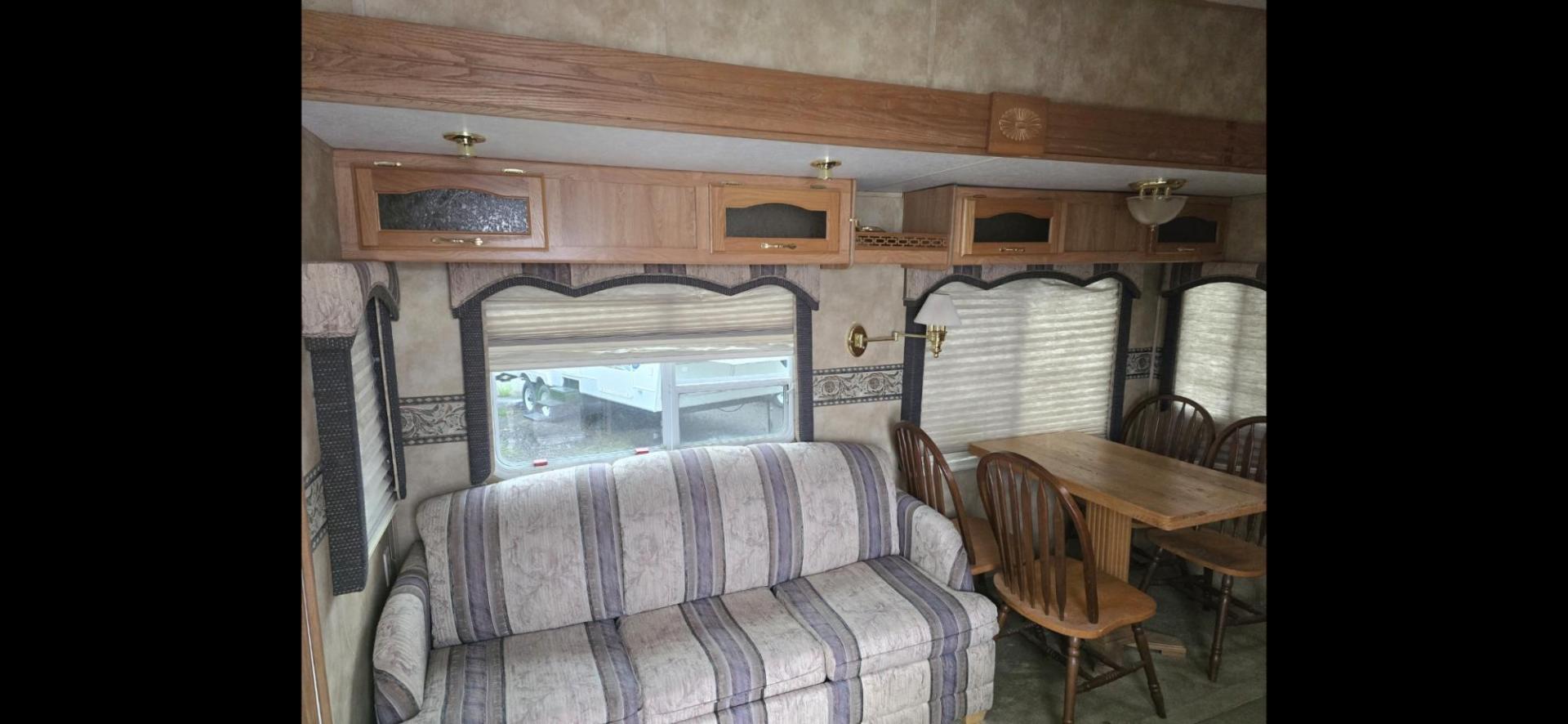 2004 White Keystone Challenger , located at 923 US HWY 87 E., Billings, MT, 59101, (406) 245-0456, 45.795788, -108.451881 - 2004 Keystone Challenger Very nice 29' 5th wheel with 2 slides. Front queen bed with huge front wardrobe closet. Couch makes into bed and could sleep 4.Full four season, a/c, hot water, furnace, oak cabinets, full awning.. Model 29RLB. WE CERTIFY OUR USED TRAILERS. John at 406 208 0659. - Photo#3